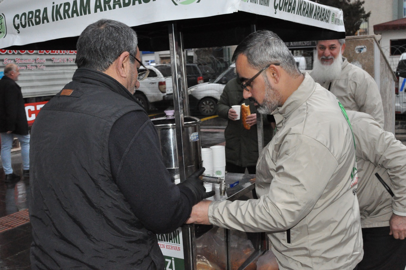 Ekmeği̇mi̇zi̇ Paylaşmaya Geldi̇k (2)