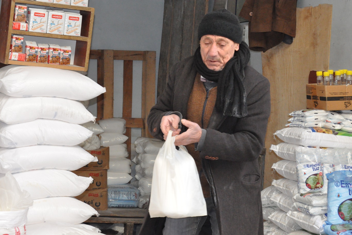 40 Yıldır Doğal Un Ve Tuz Satarak Geçimini Sağlıyor 2