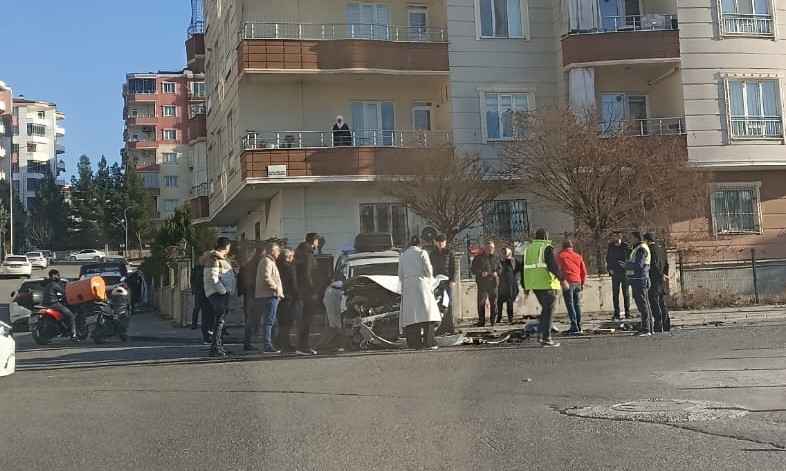 Çamlıtepe’de Kaza Araçlar Hurdaya Döndü-1