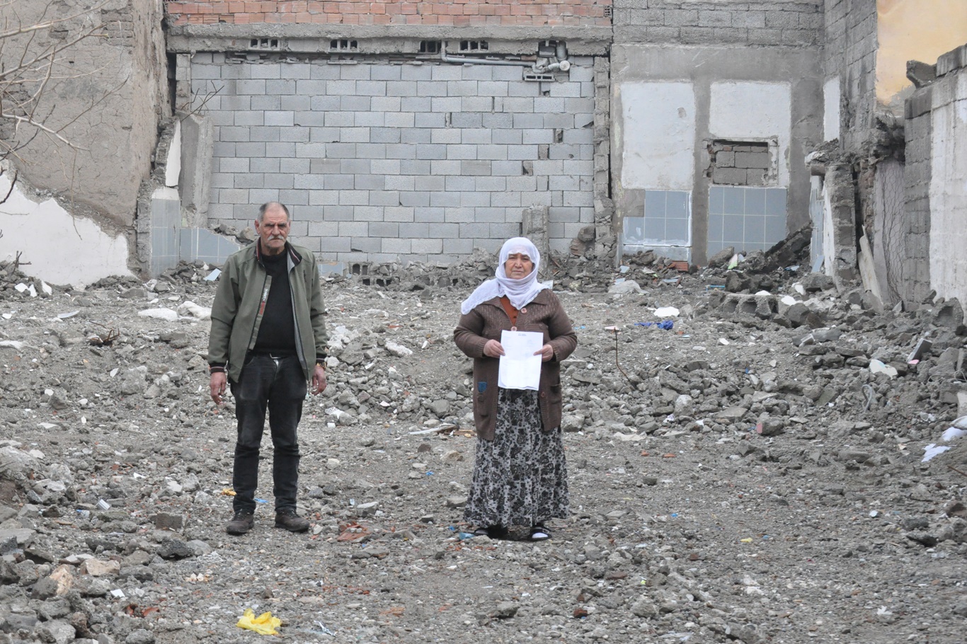 Deprem Mağduru Aile Yardım Bekliyor