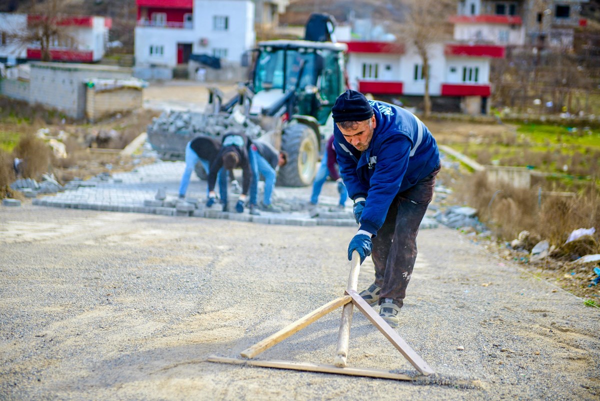 Kozluk Alıçlı Ve Çayhan Köylerinde Kilit Parke Çalışmaları Tamamlandı 4