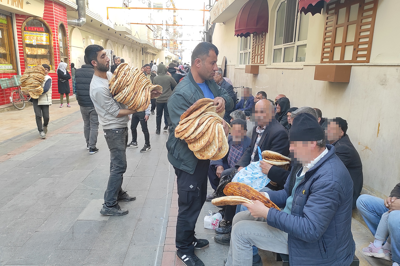 Askıda Ekmek Geleneği Ramazan’da Zirveye Çıkıyor (1)