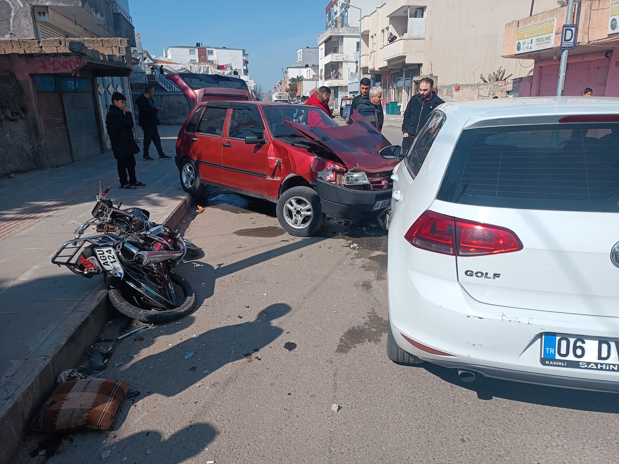 Batman'da Zincirleme Kaza Motosiklet Sürücüsü Ağır Yaralı (1)