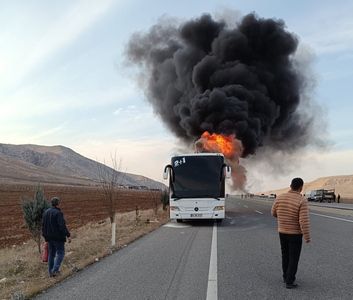 Hasankeyf Yolunda Otobüs Kül Oldu-1