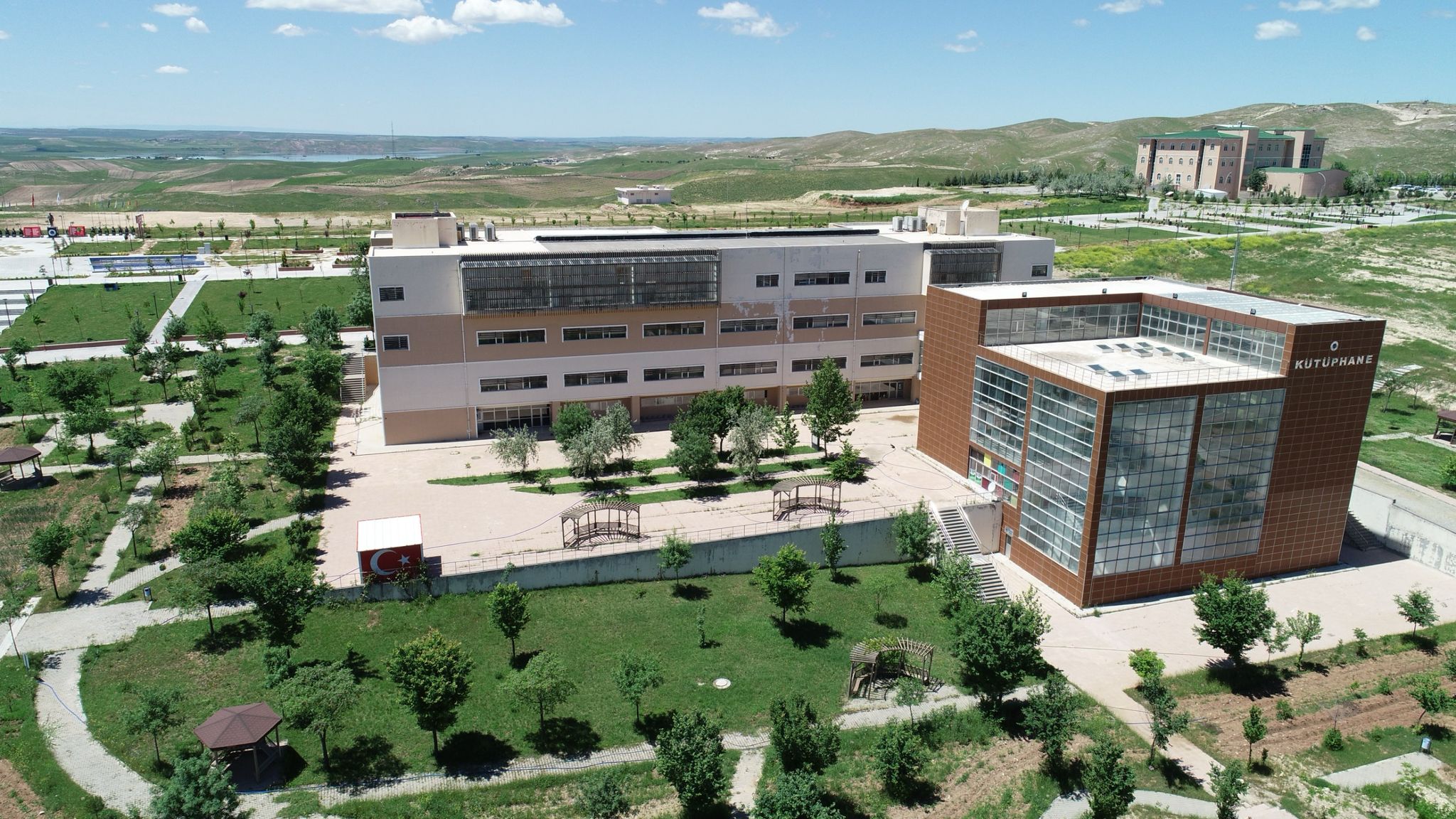 Batman Üniversitesi Kütüphanesinde 100 Bin Kitap Hedefi! (1)