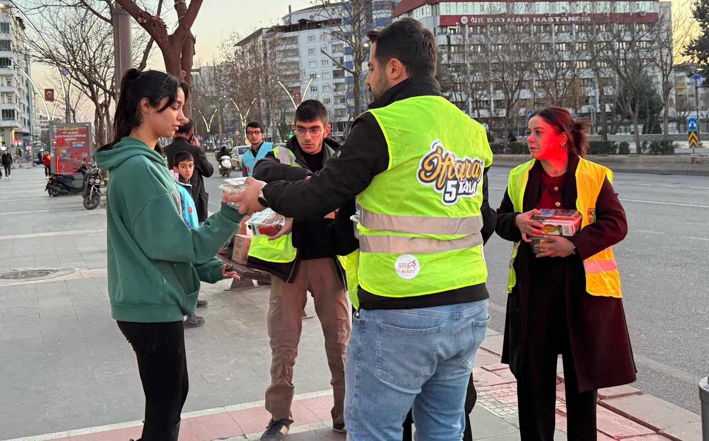  Yolda Kalan Vatandaşlara İftar Desteği1