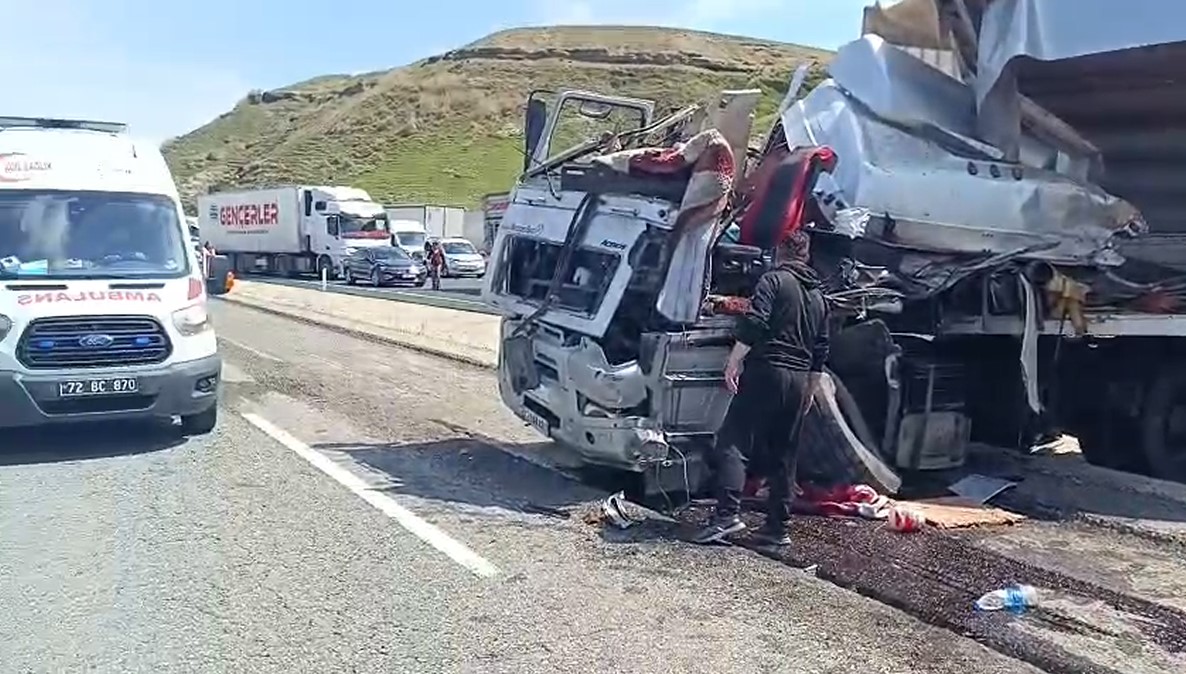 Aynı Yolda Kazalar Eksik Olmuyor İkisi Ağır 3 Yaralı! (2)