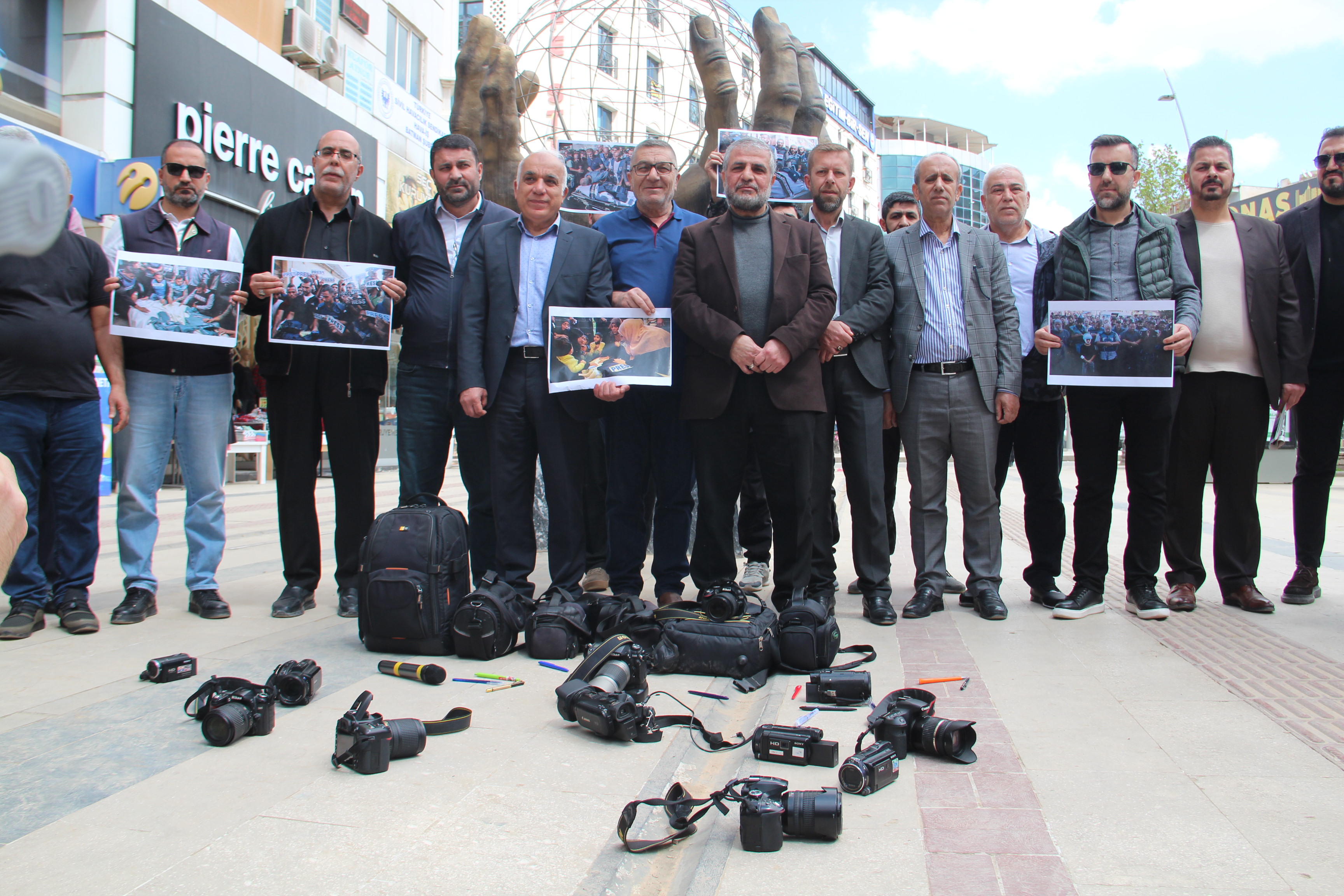 Batman Basini Tek Ses “Katli̇amlar Durdurulsun” (5)