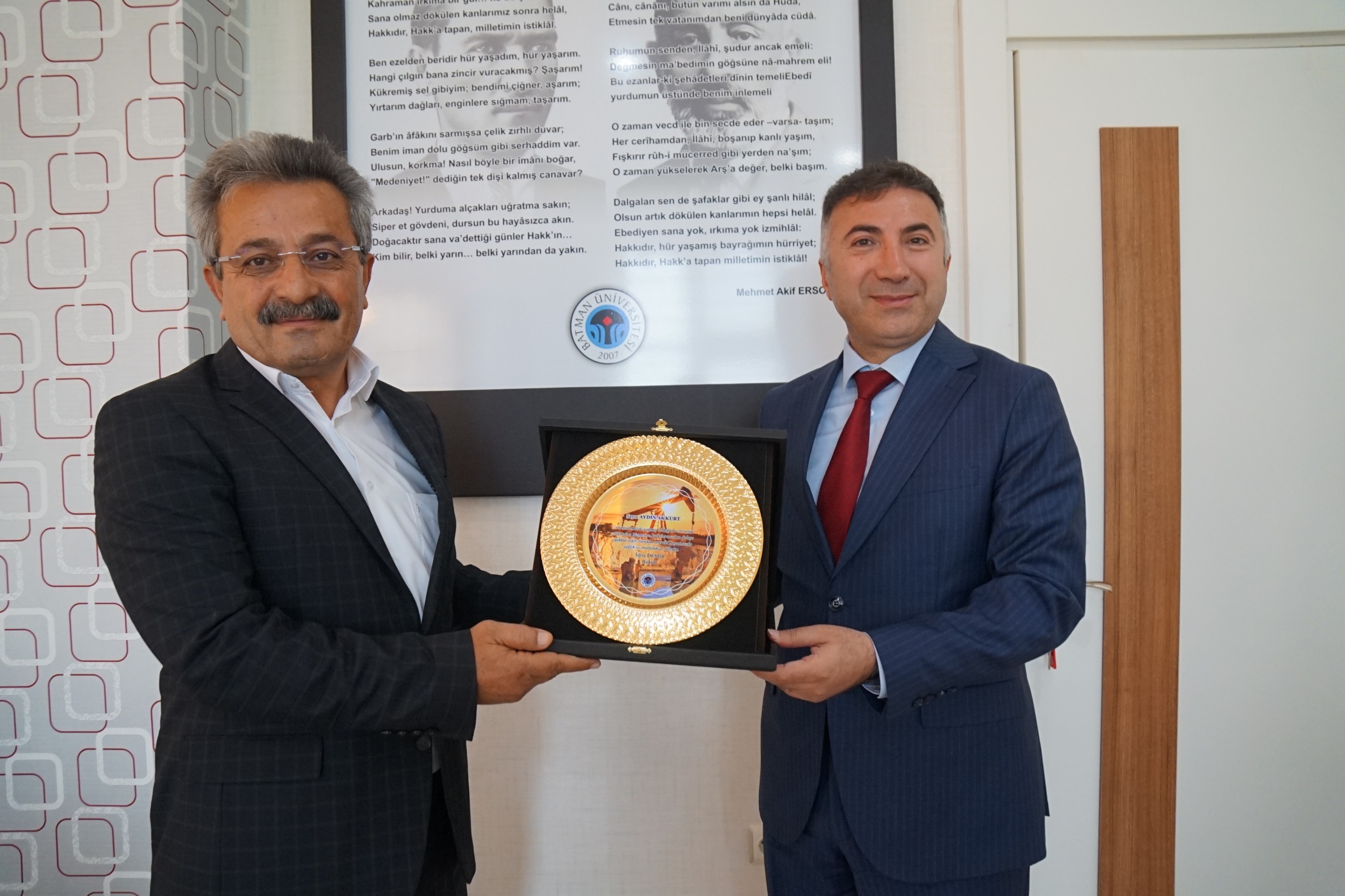 Rektörden Emekli Personele Veda Yemeği