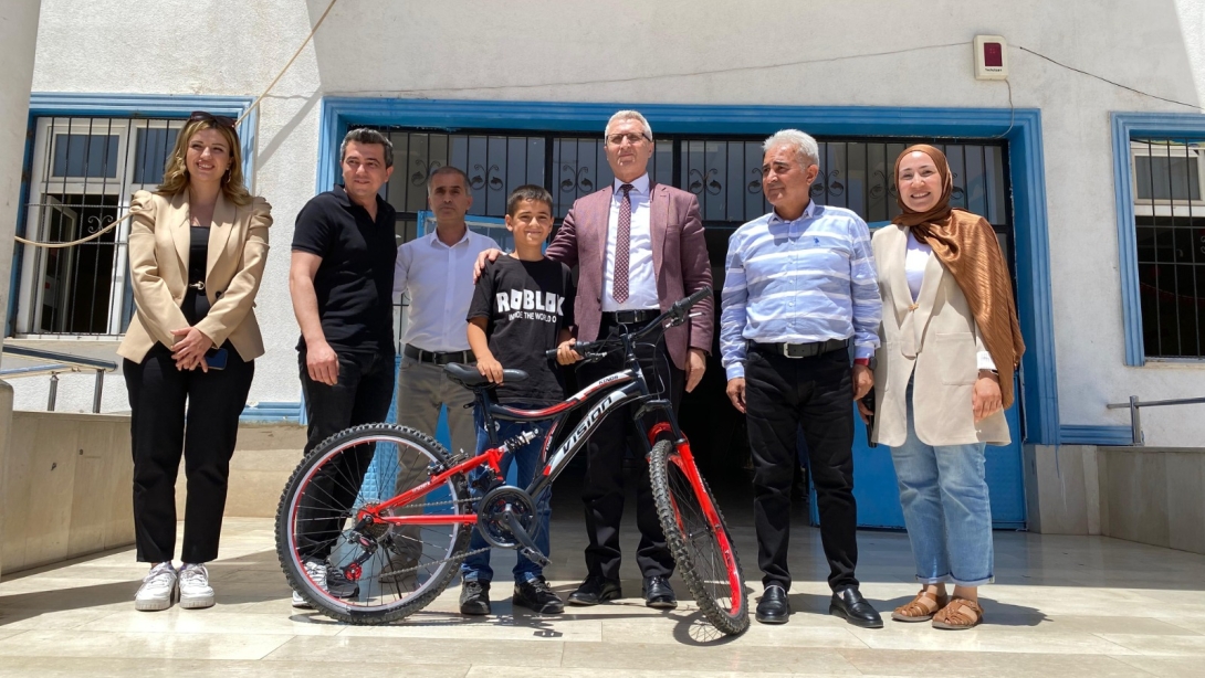 Başarılı Öğrenci Odak Kart Projesiyle Bisiklet Kazandı (1)