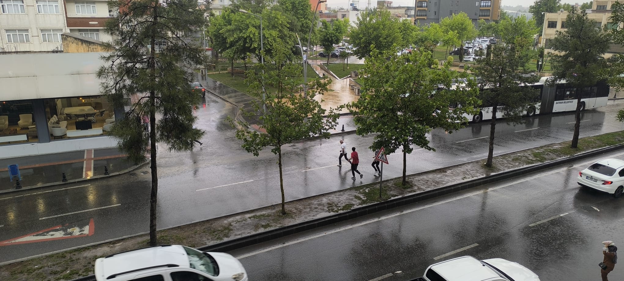 Batman’da Dolu Ve Şiddetli Yağmur Hayatı Olumsuz Etkiledi (2)