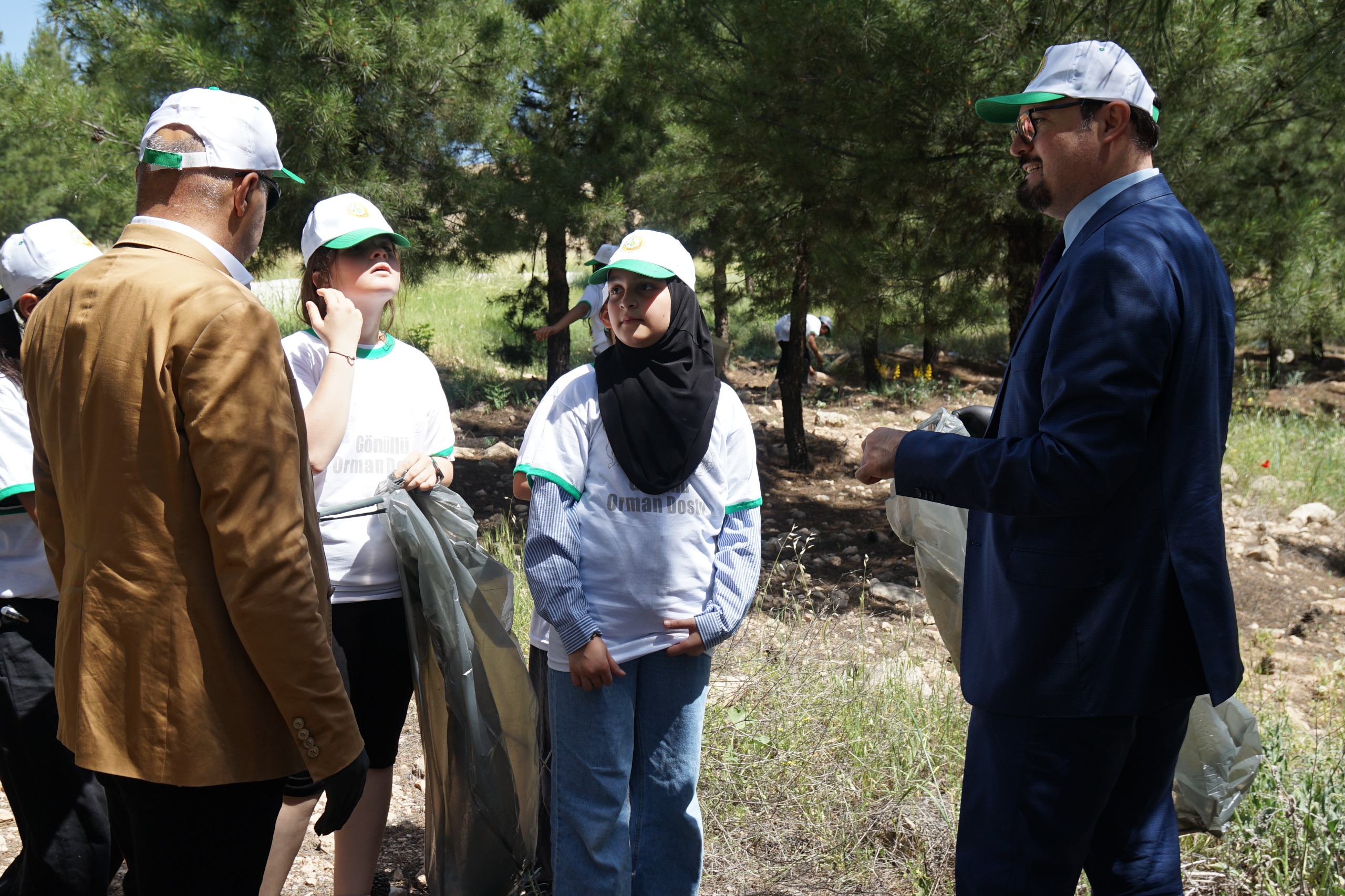 Batman’da “Temiz Orman” Seferberliği Gençlerden Doğaya Sahip Çıkma Çağrısı (2)
