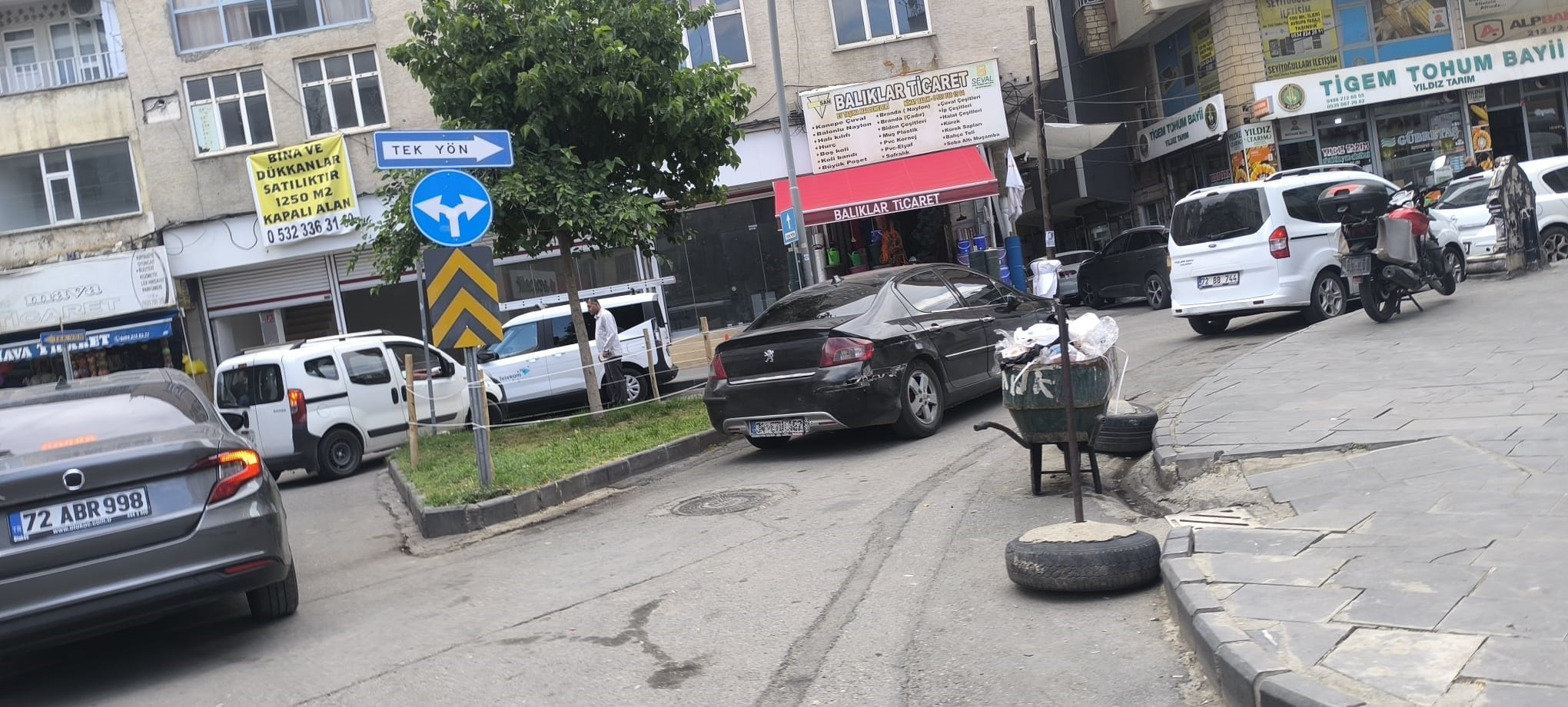 Batman’da Yanlış Parklar Trafiği Kilitliyor1