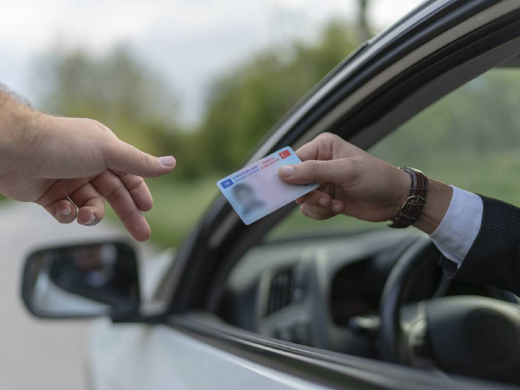 Ehliyet Almak Için Lise Mezunu Olmak Şart Mı 2025 (1)