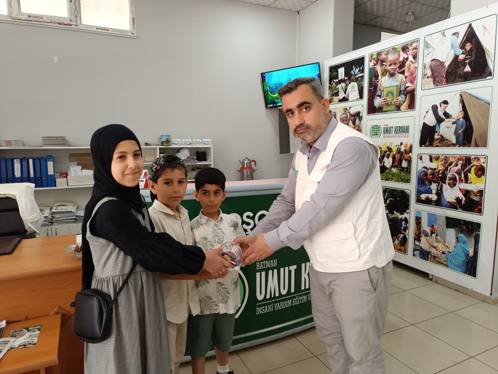 Harçlıklarını Düzenli Olarak Umut Kervanına Bağışlıyorlar