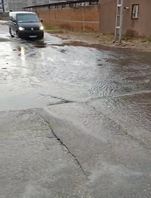 Mahalleli Tepkili Her Yağmurda Lağım Suları Sokaklardan Akıyor