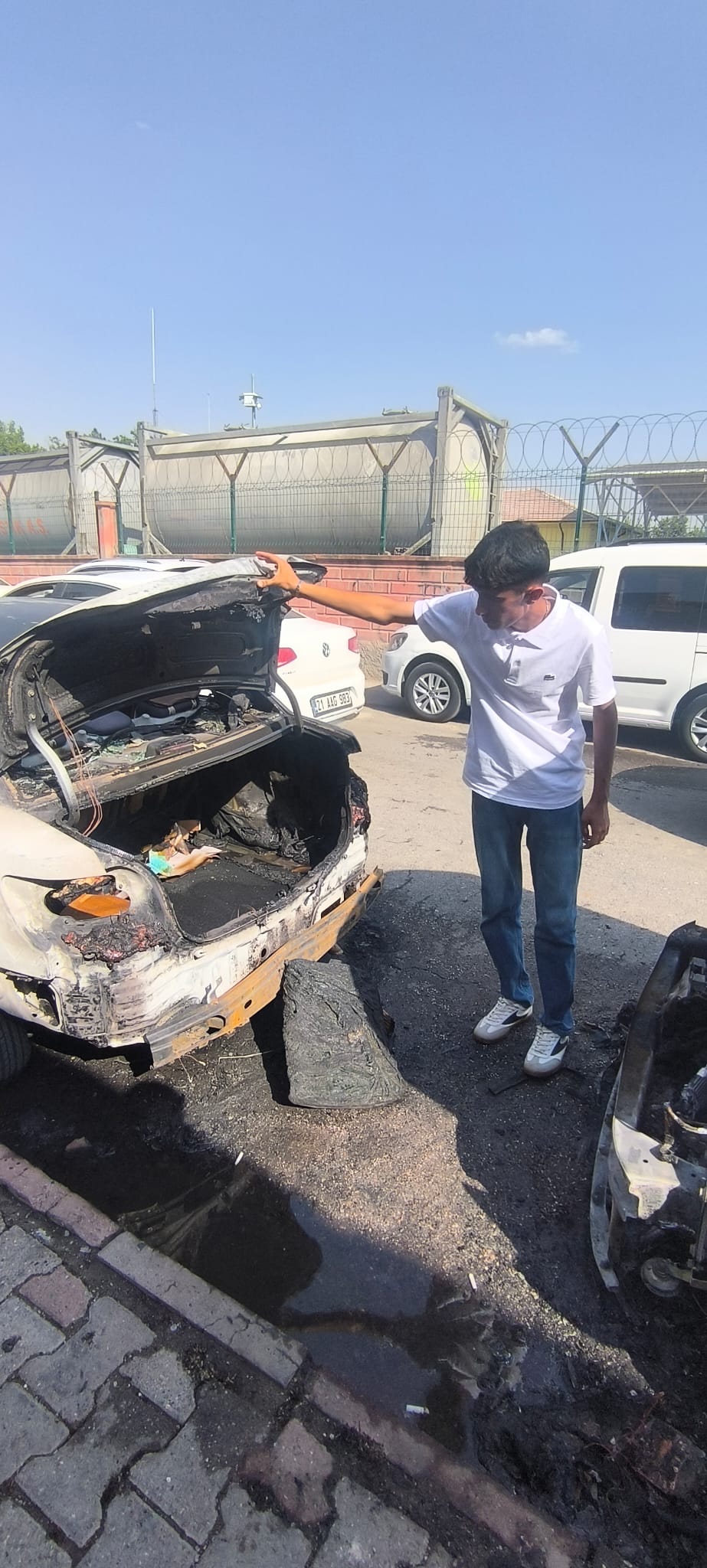 Batman'da İki Otomobil Kül Oldu1 (2)