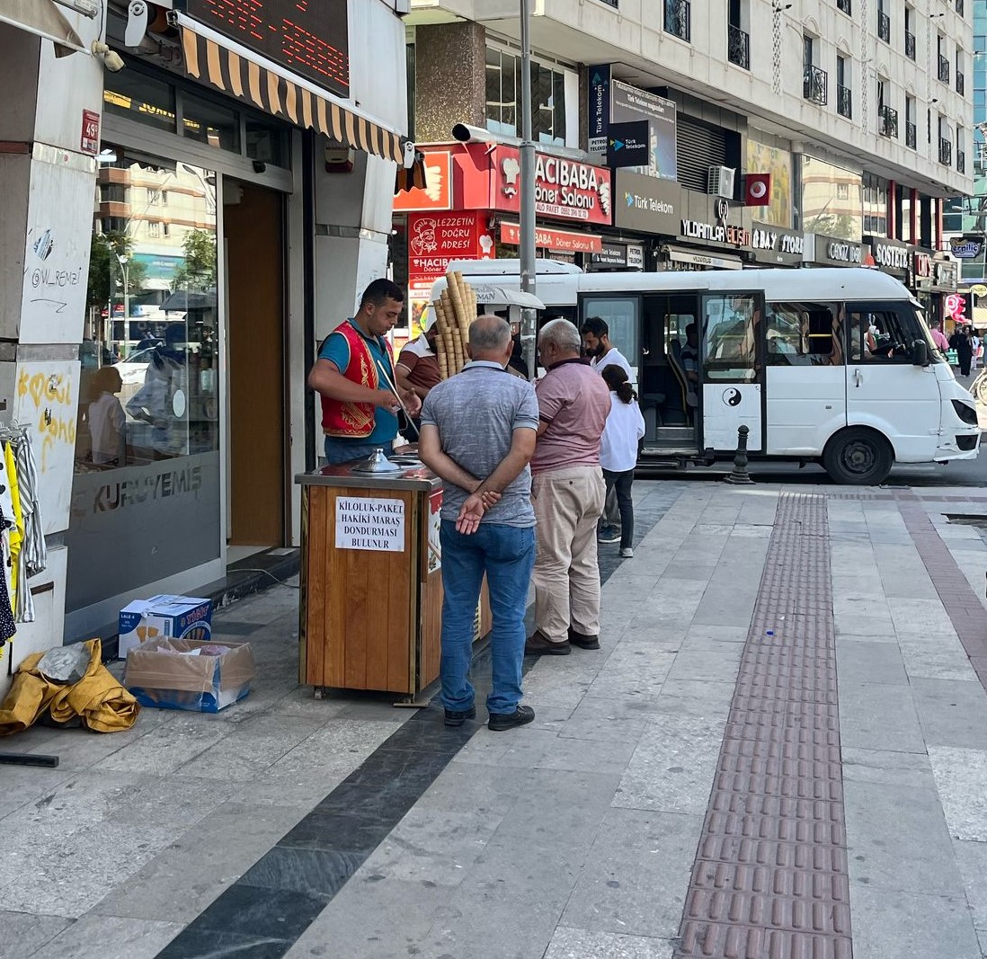 Hava Sıcak Ama İşler Durgun (1)