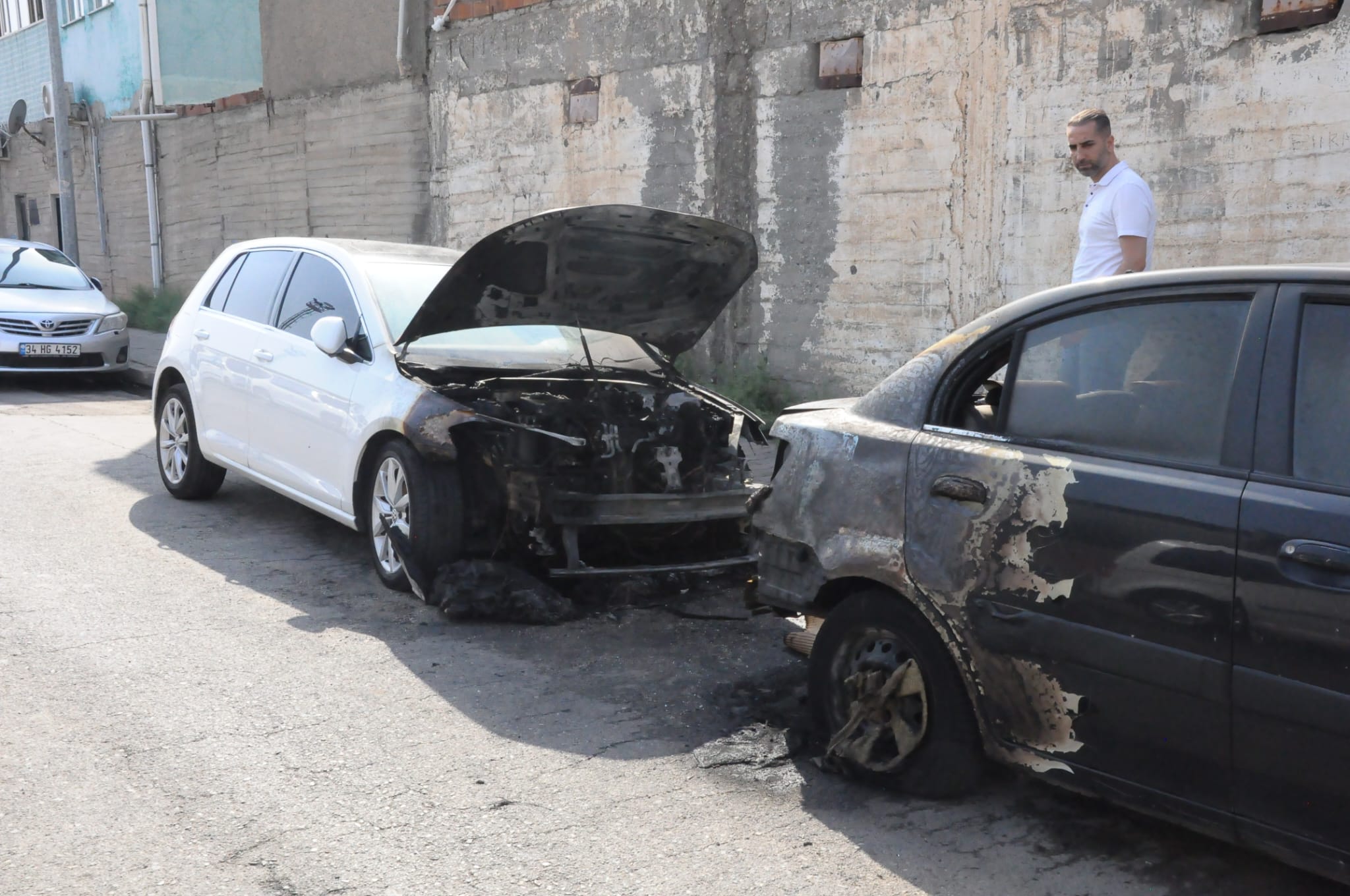 İki Araç Yanmıştı Yangının Çıkış Görüntüleri Ortaya Çıktı