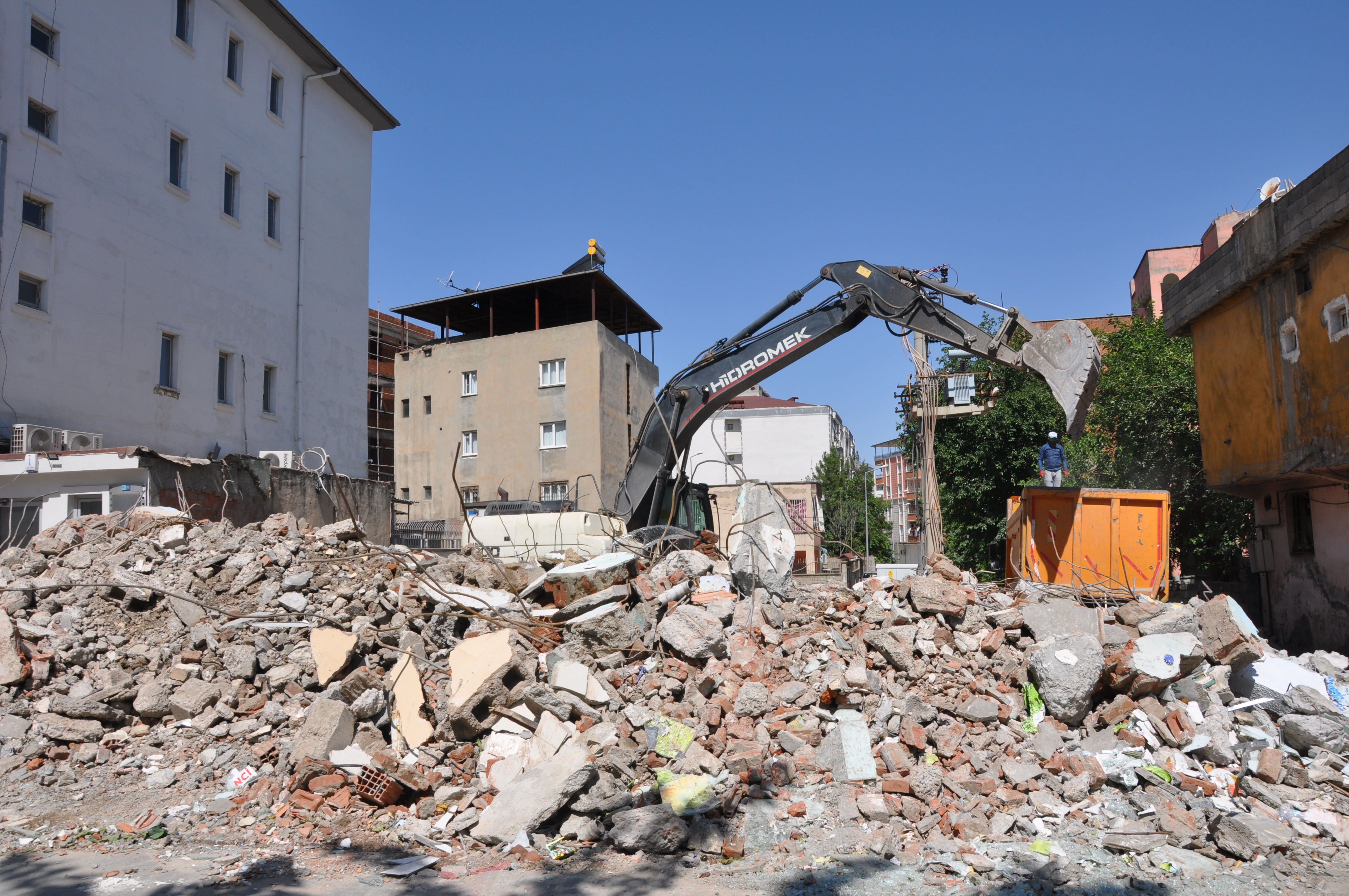 Turgut Özal Bulvarı'nda Kentsel Dönüşüm Devam Ediyor (4)