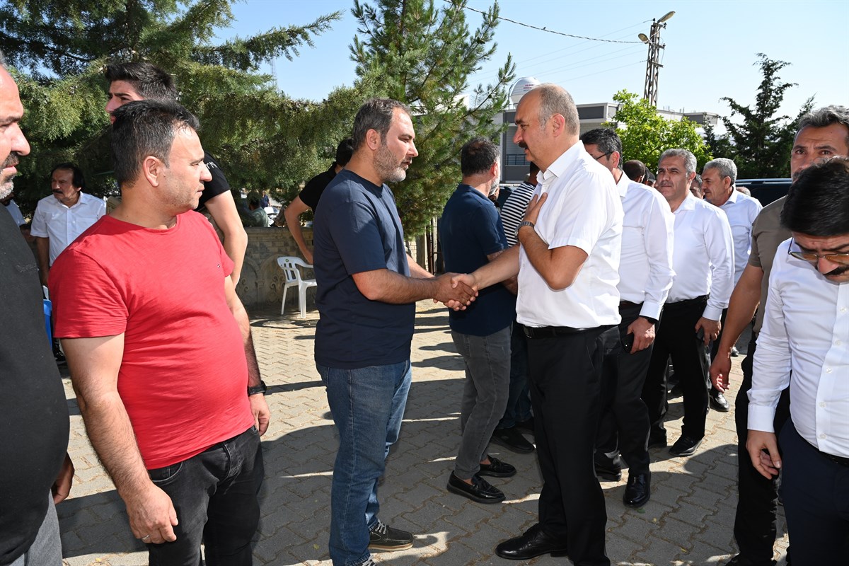 Vali Canalp'ten Balkon Faciasında Hayatını Kaybedenlerin Ailelerine Taziye Ziyareti (1)