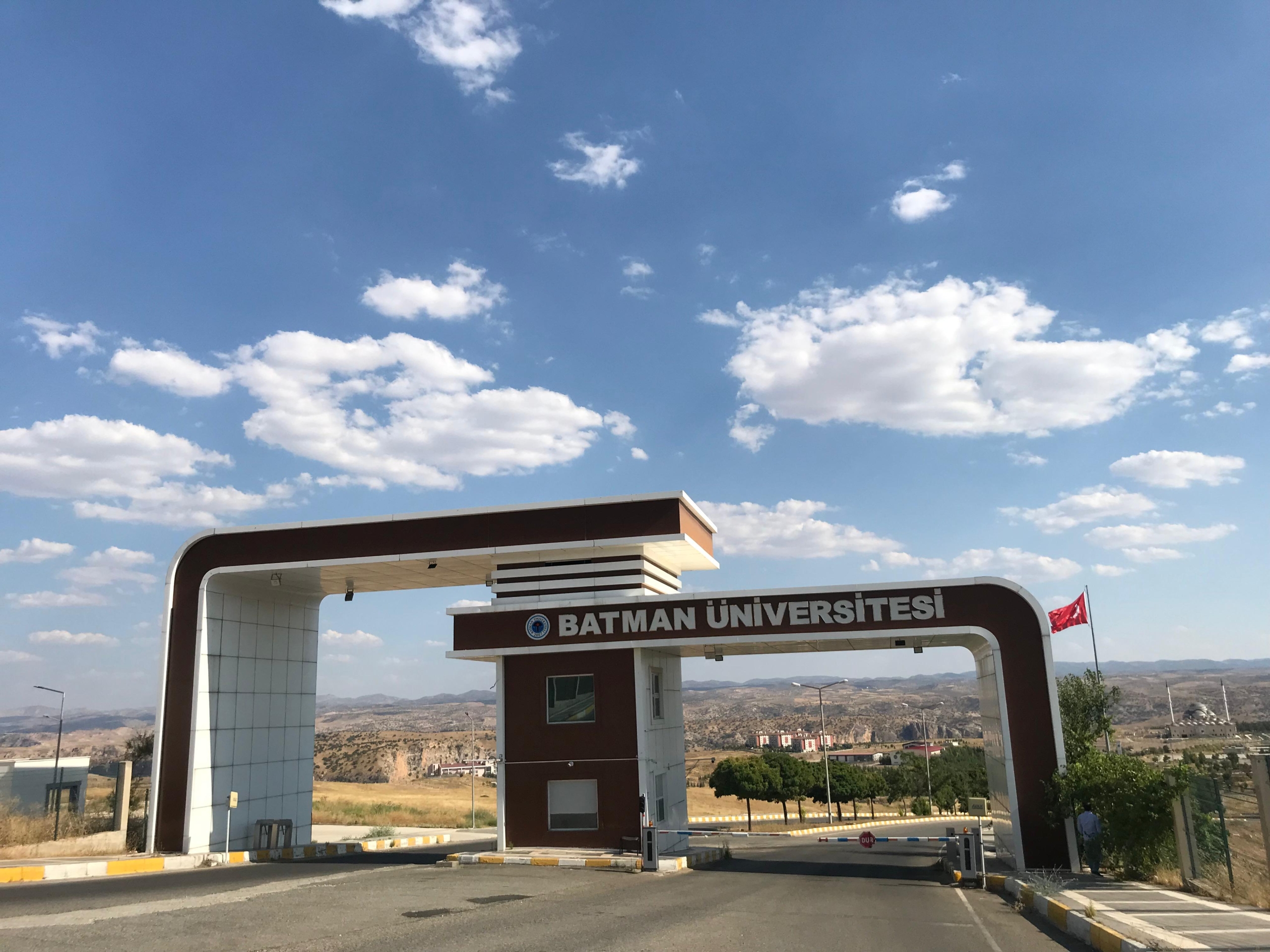 B A T M A N Universitesi Kapisi Scaled-2