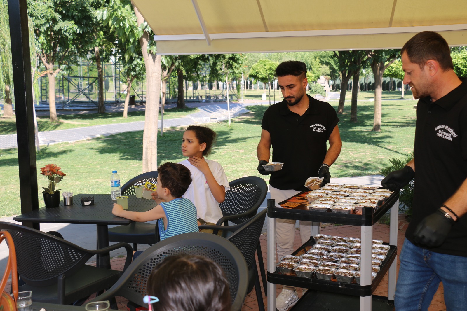 Batman Belediyesi’nden Vatandaşlara Aşure İkramı (5)-1