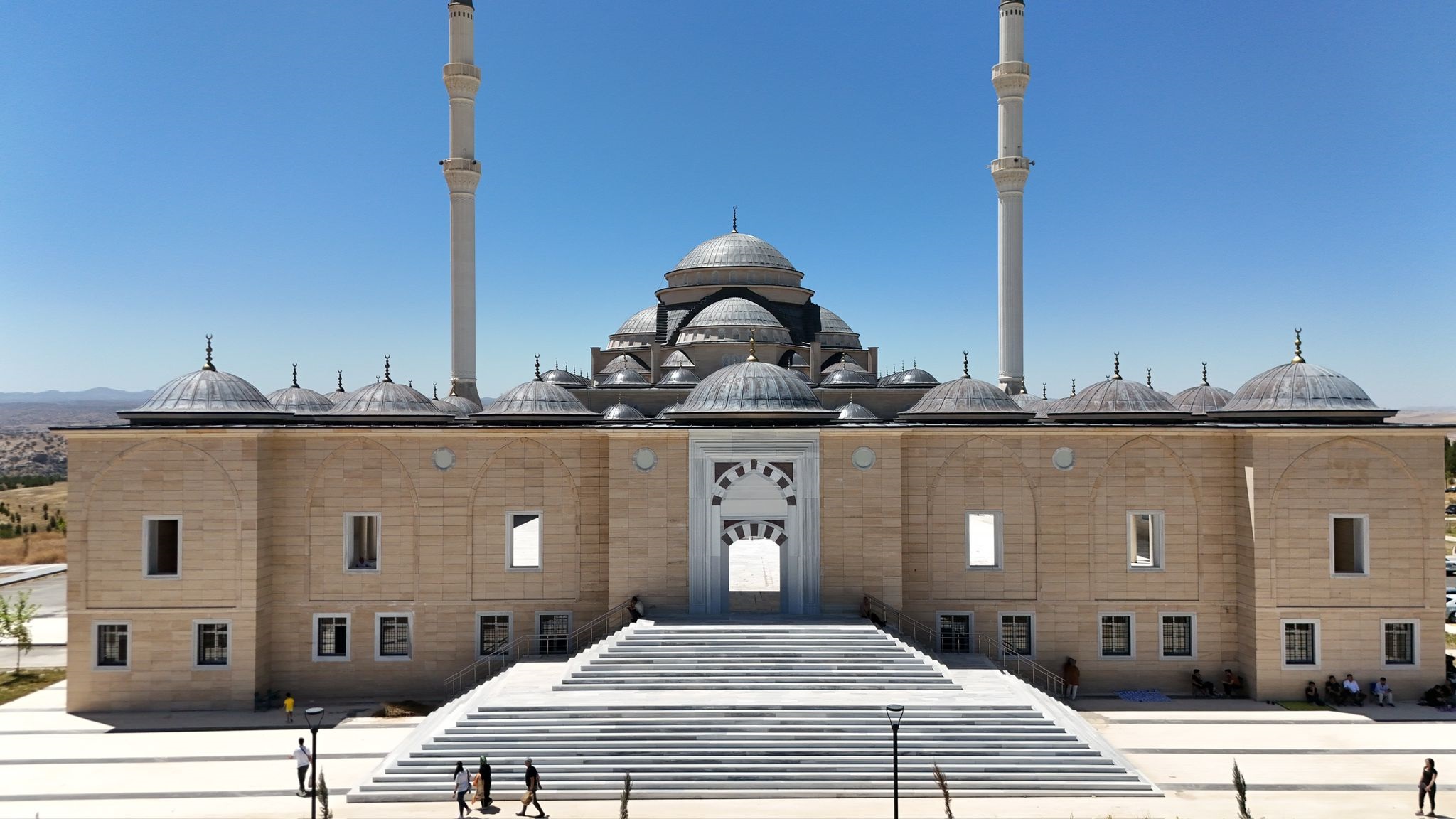 Batman Üniversitesi Camii Sosyal Medyada Gündem Oldu 7