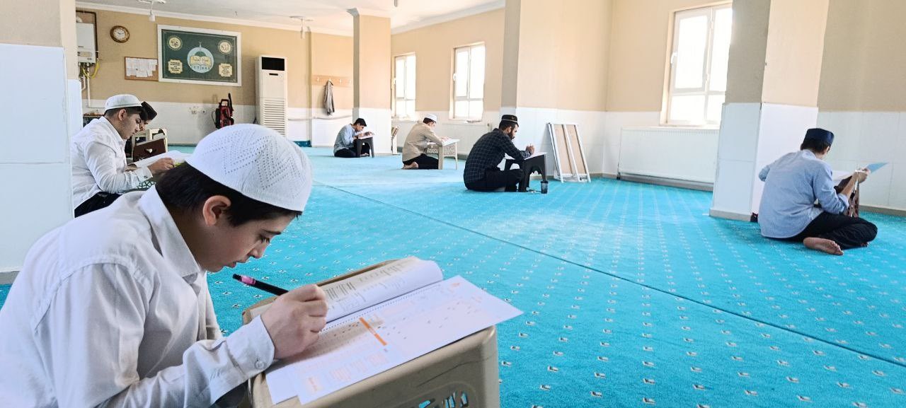 Batman’da Medrese Öğrencilerine Seviye Tespit Ve Bitirme Sınavı