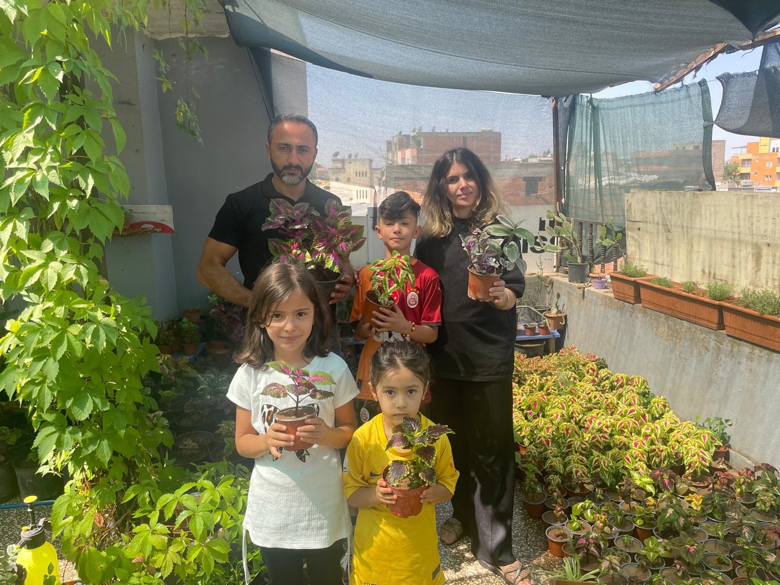 Batman’da Suriyeli Aile Çiçek Yetiştirerek Geçimini Sağlıyor 03