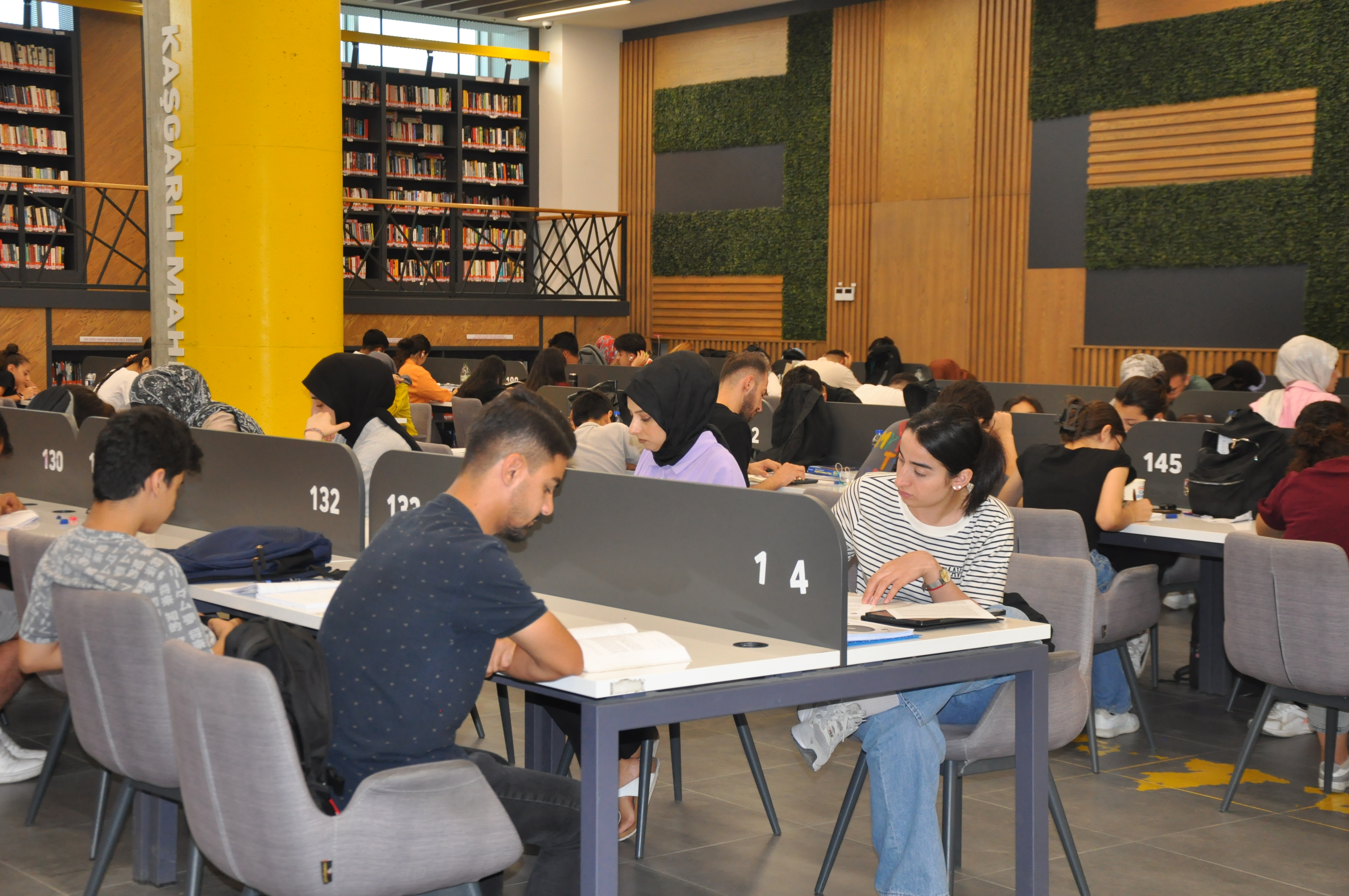 Batmanlılara Serin Ve Sessiz Ortamda Kitap Okuma Daveti (1)