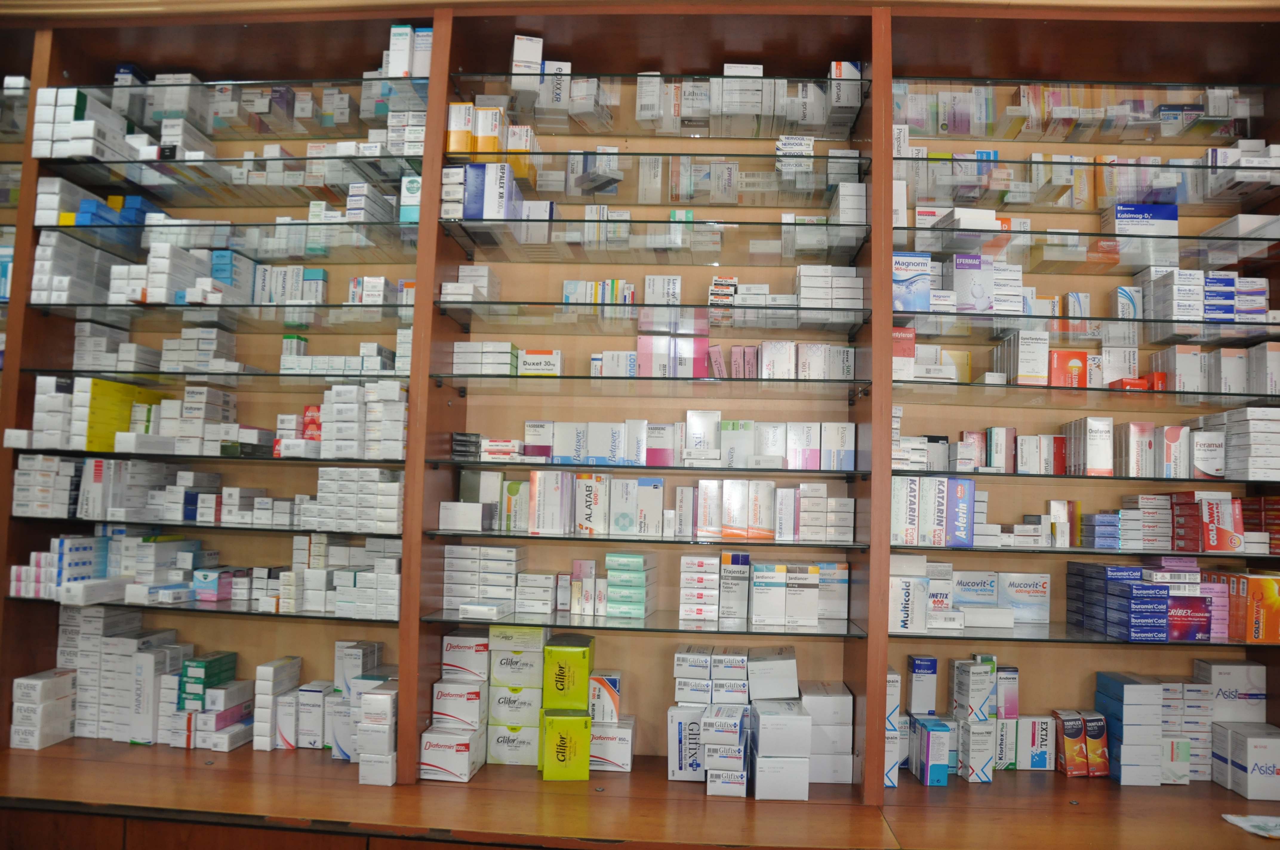 İlaç Fark Ödemeleri Hem Vatandaşı Hem Eczacıyı Mağdur Ediyor! (2)