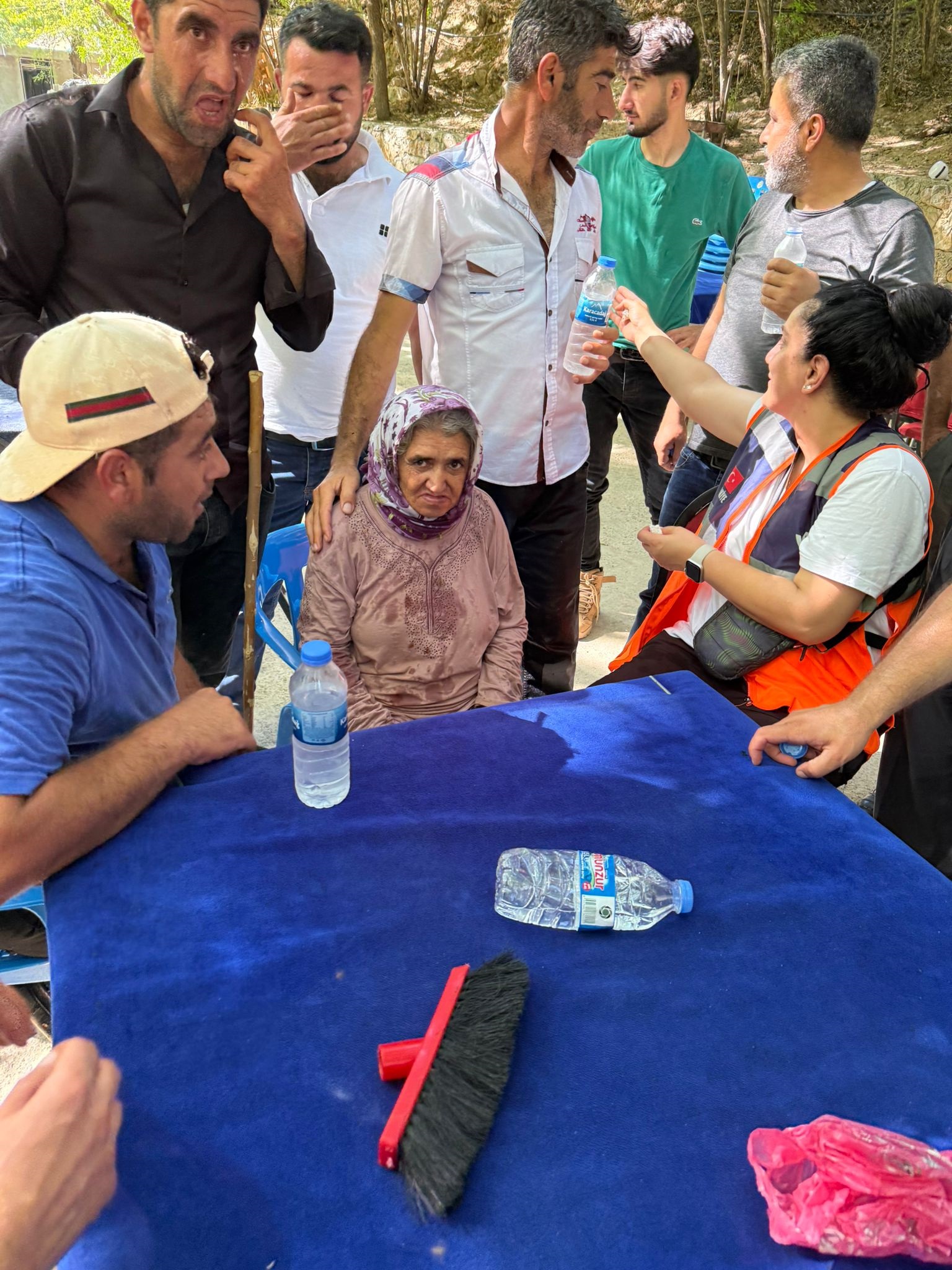 Kayıp Alzheimer Hastası Kadın Mağarada Sağ Olarak Bulundu 02
