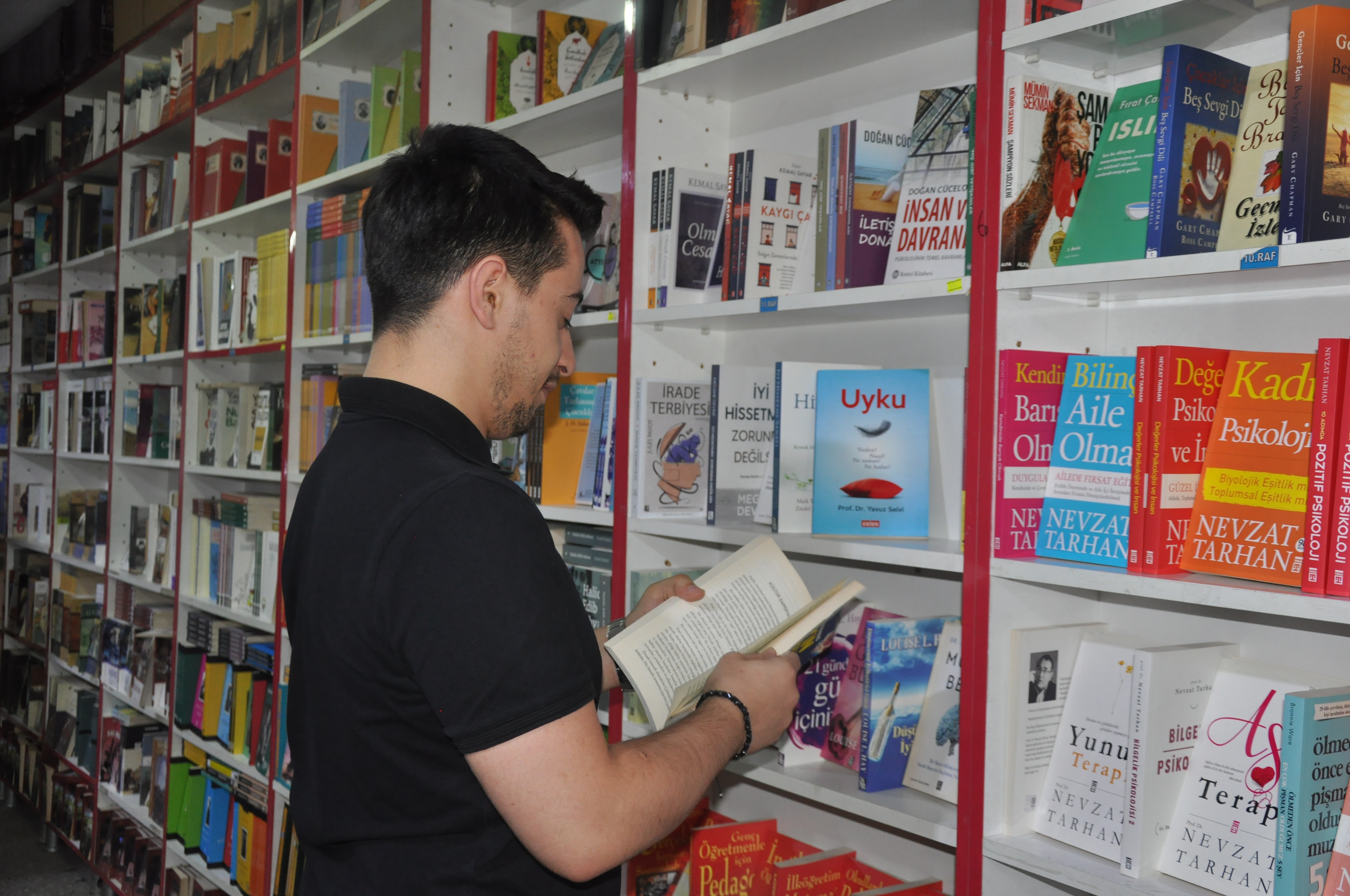 Kitaplar Okuyucusunu Bekliyor (4)