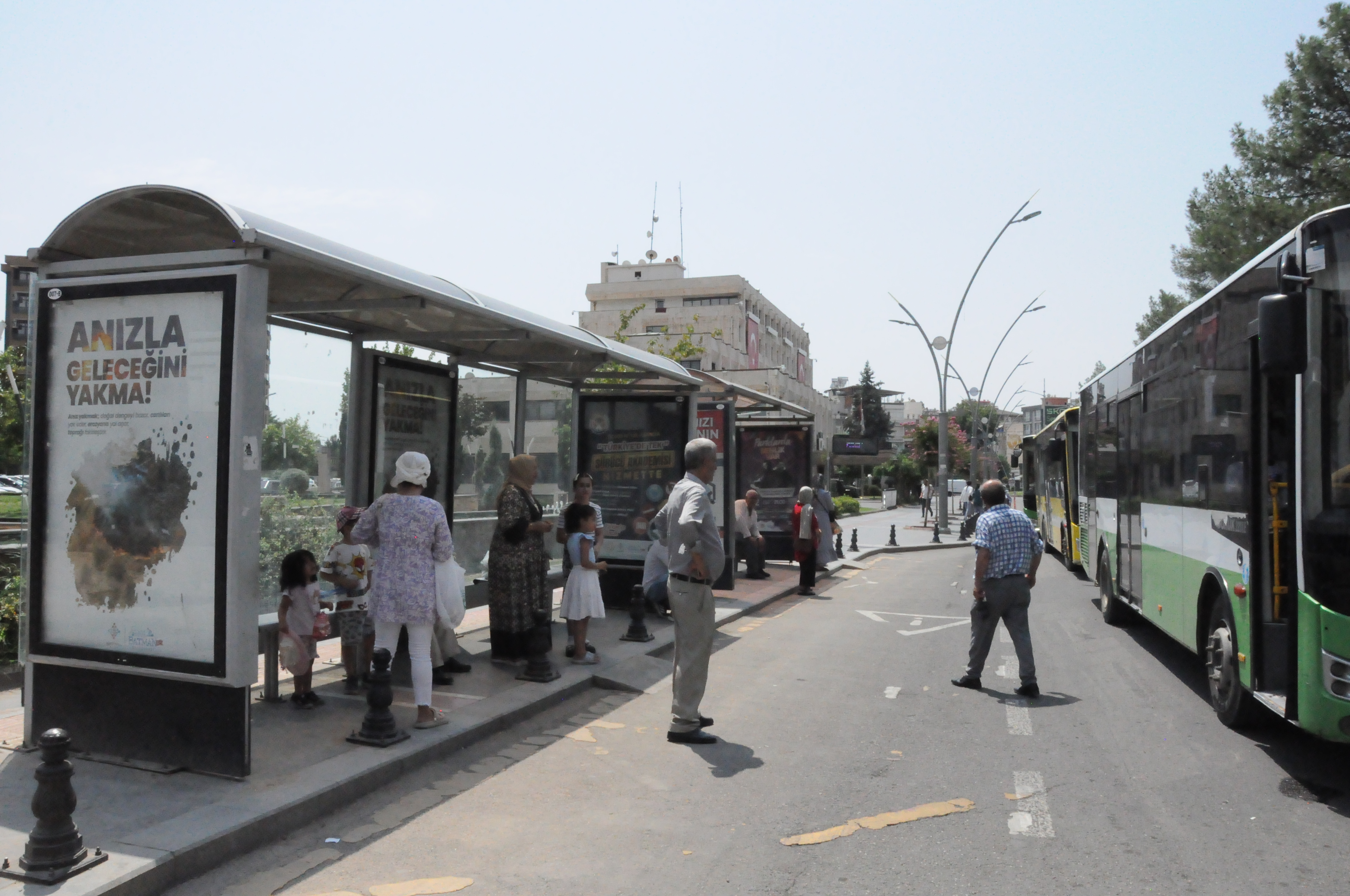 Vatandaşlardan Belediyeye Klimalı Durak Talebi (6)