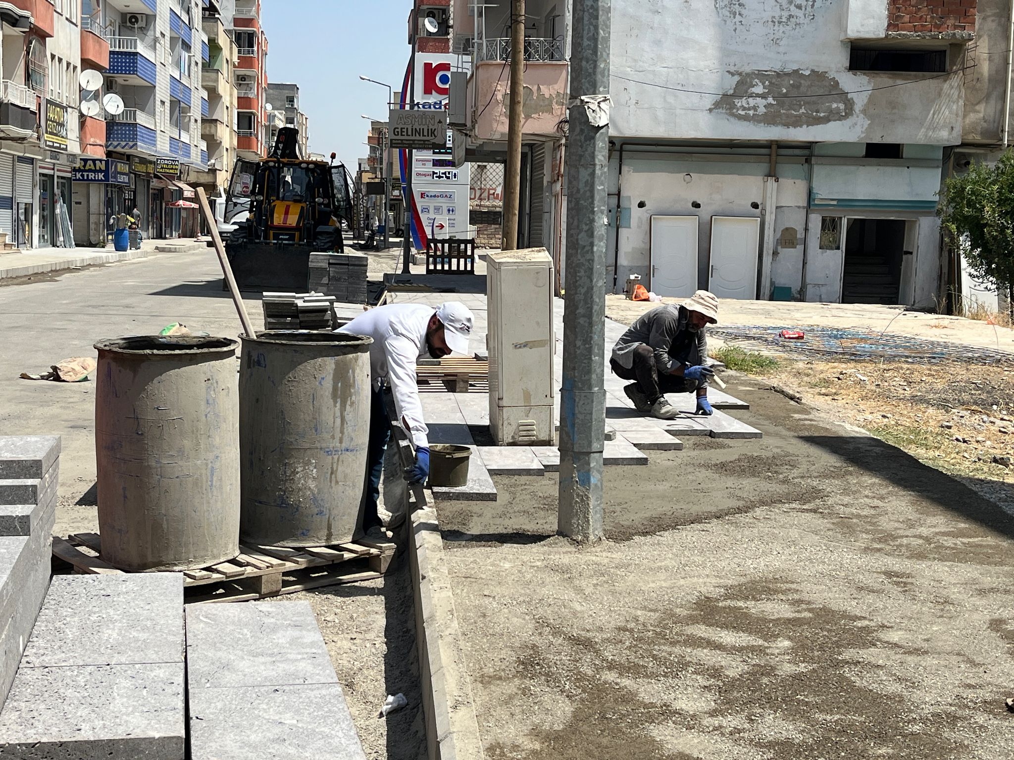 Yeni Mahalle'de Kaldırım Düzenleme Çalışmaları Devam Ediyor (1)-1