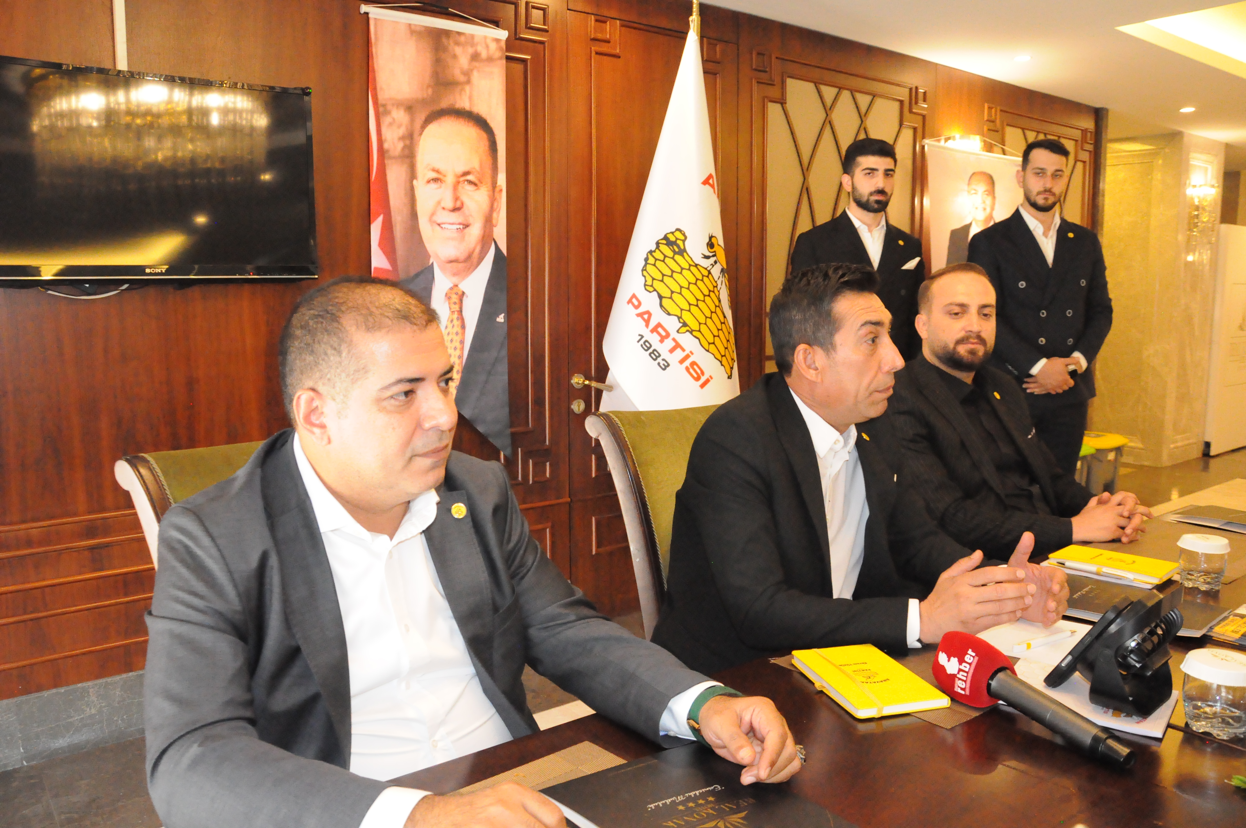 Anavatan Gi̇k Üyesi Tüzün Basınla Buluştu (4)