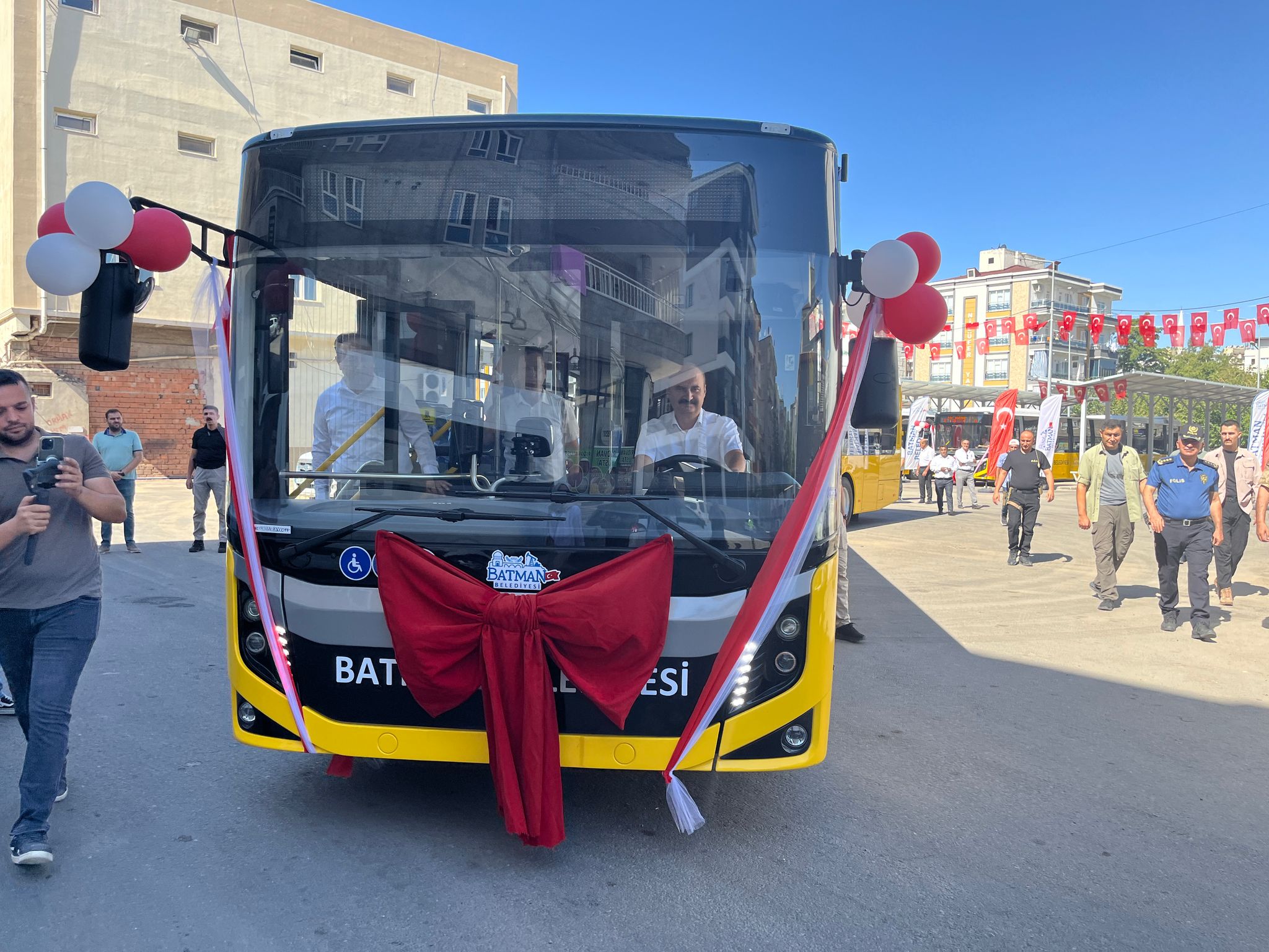 Batman Belediyesi’nden Ulaşımda Yeni Adım 3 Körüklü Otobüs Hizmete Girdi (9)