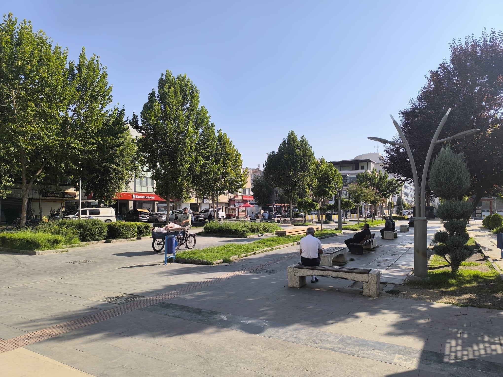 Batman Cumhuriyet Meydanı, 68 Yıldır İşçileri Ve İşverenleri Buluşturuyor (1)