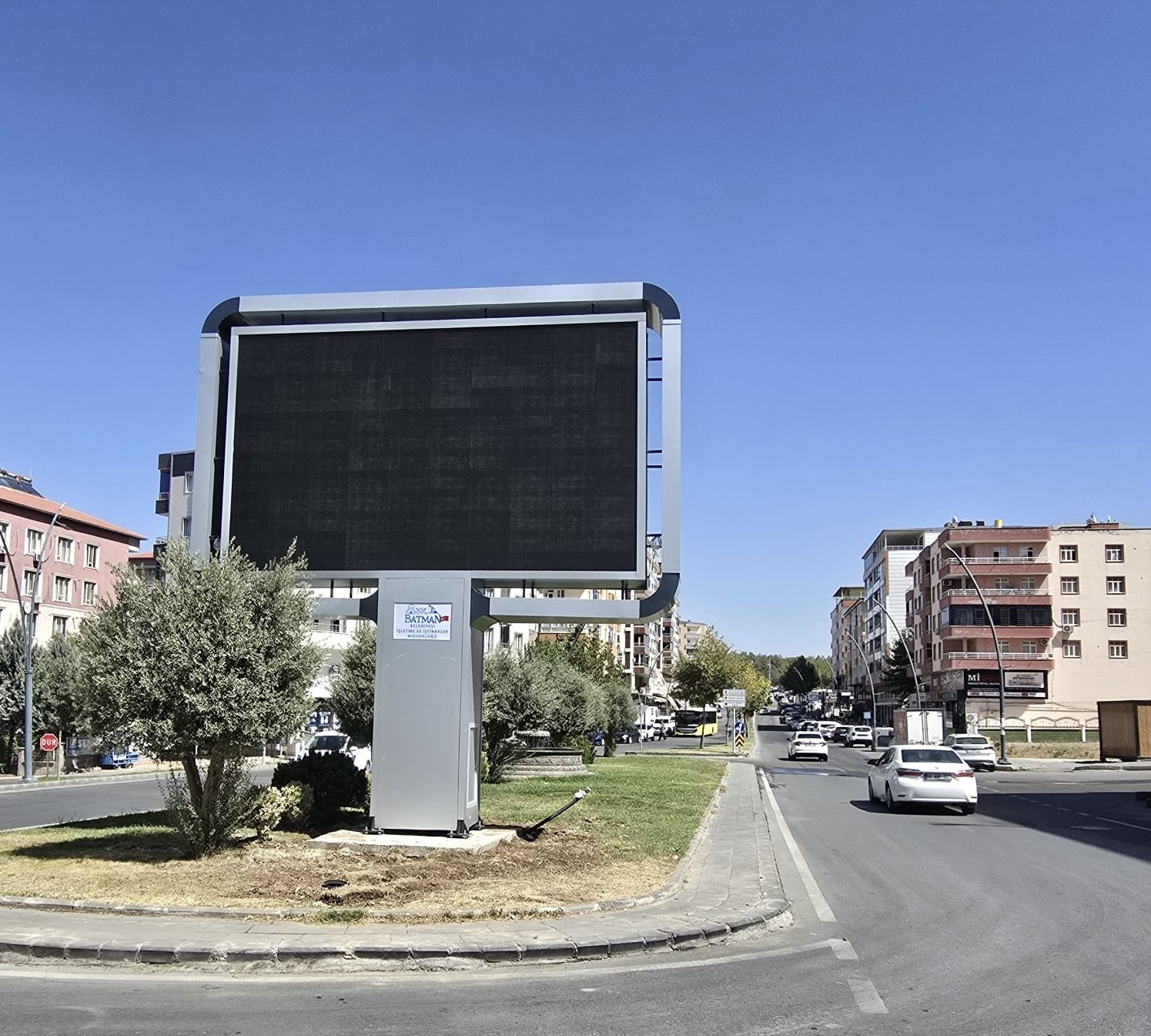 Batman’da Sert Atışmalı Reklam Panosu Tartışması 72