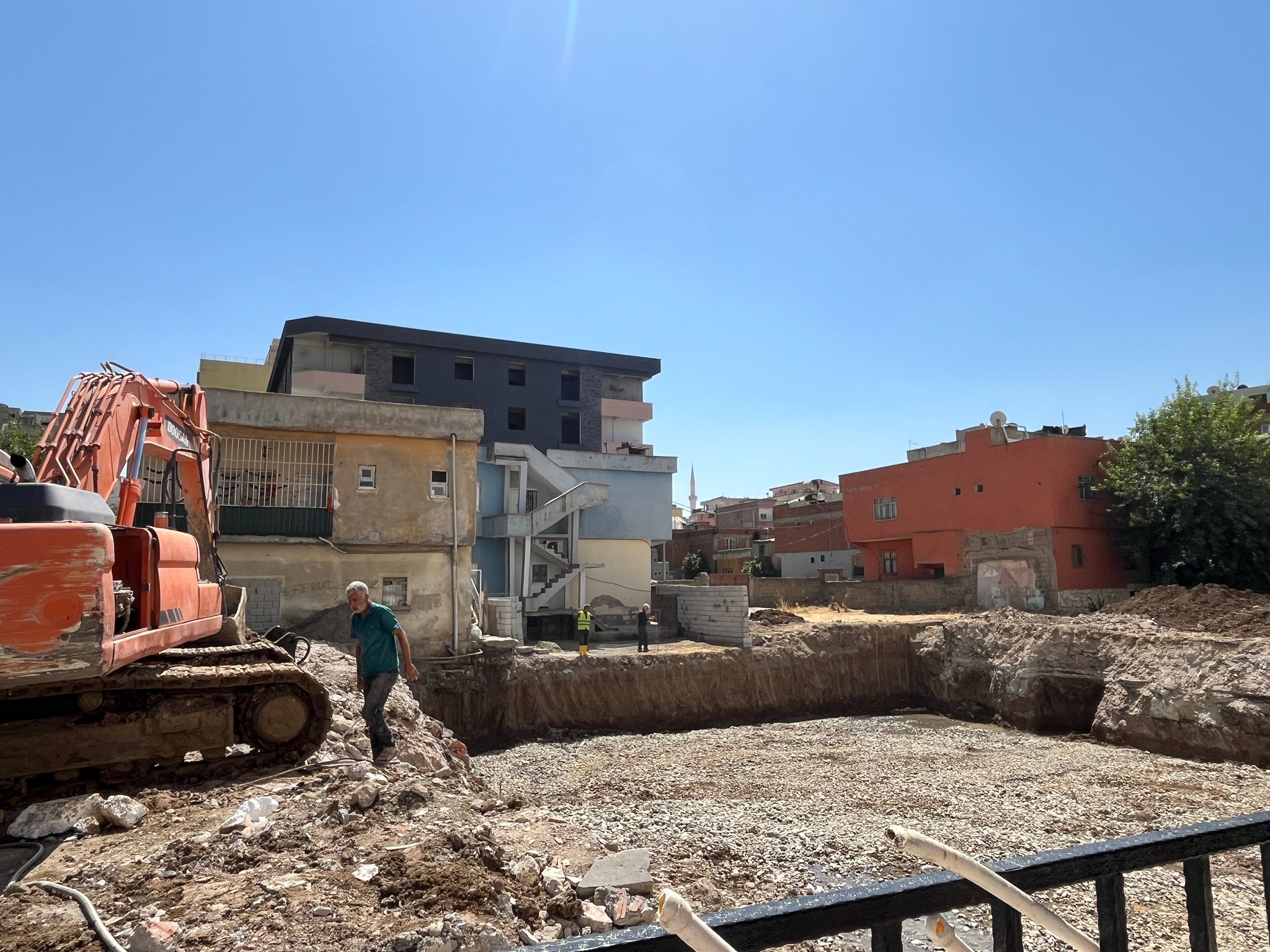 Depremde Hasar Gören Raman Apartmanı Yeniden İnşa Ediliyor (2)