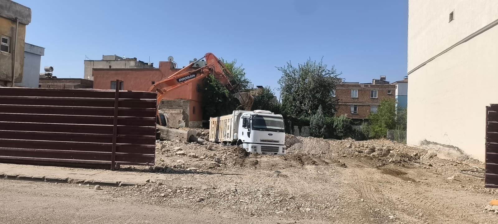 Depremde Hasar Gören Raman Apartmanı Yeniden İnşa Ediliyor (4)