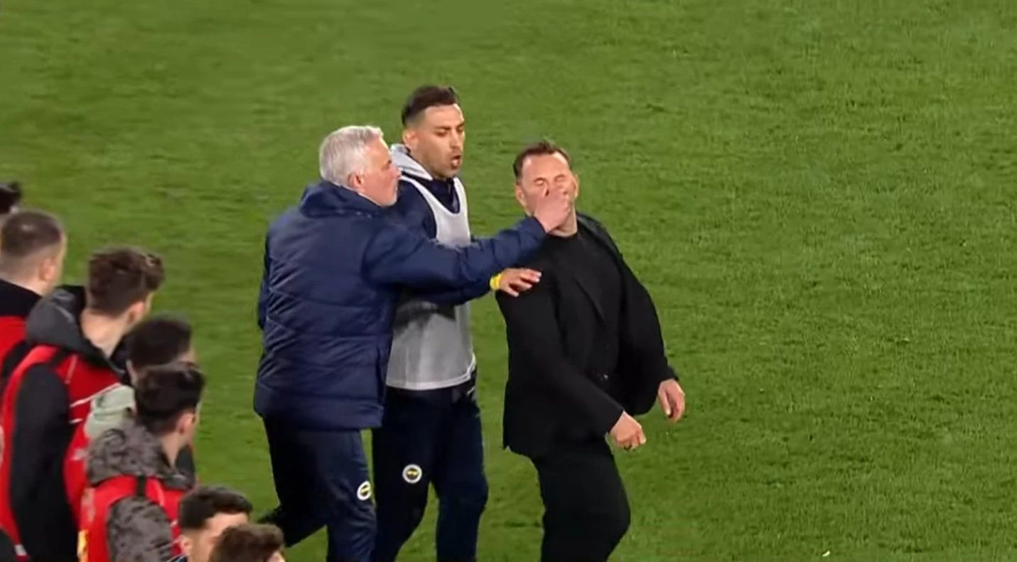 Fenerbahçe, Portekizli Teknik Direktör Jose Mourinho’nun Görevine Son Verildiğini Açıkladı