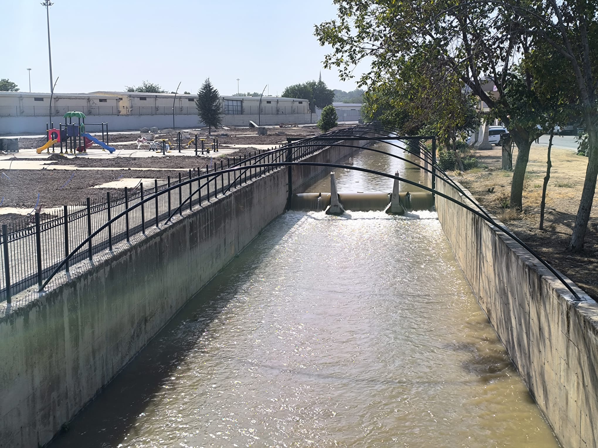 İluh Deresi Kenarına Çocuk Oyun Parkı Ve Yürüyüş Alanları (3)