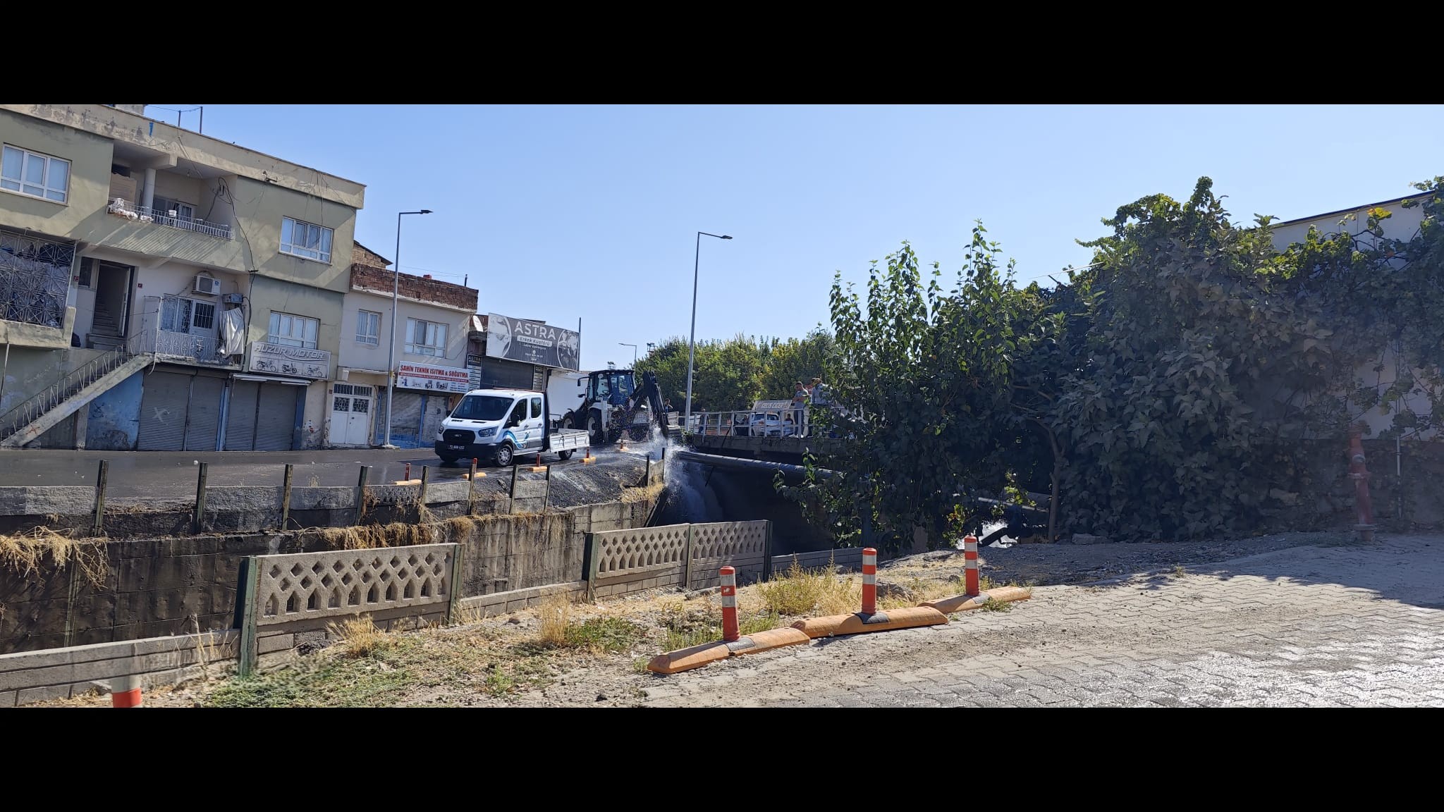 Köprüdeki Boru Patladı Karşıyaka Ve Çarşı Mahallelerinde Su Kesintisi