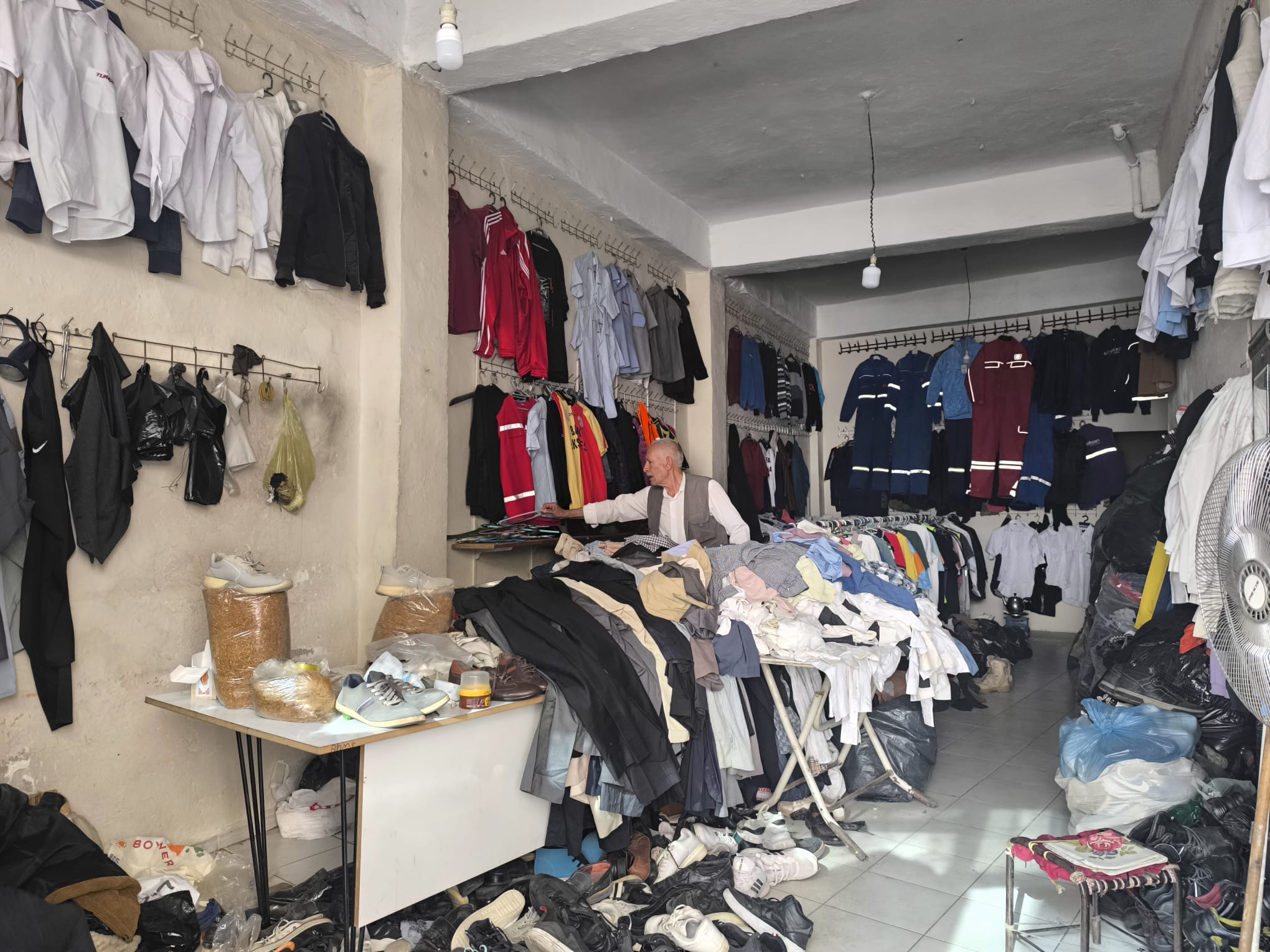 Kullanılmış Elbiselere Rağbet Yok (5)