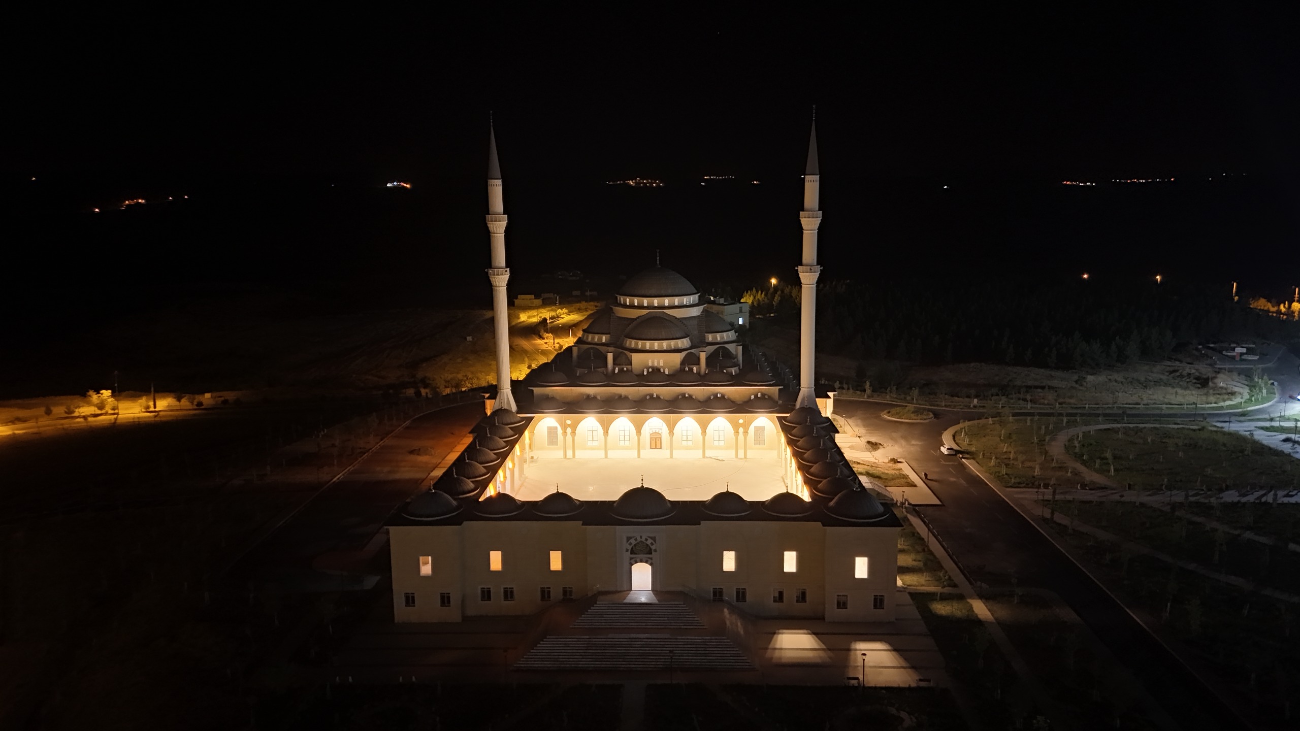 Üniversite Camii Heybetiyle Göz Kamaştırıyor (1)