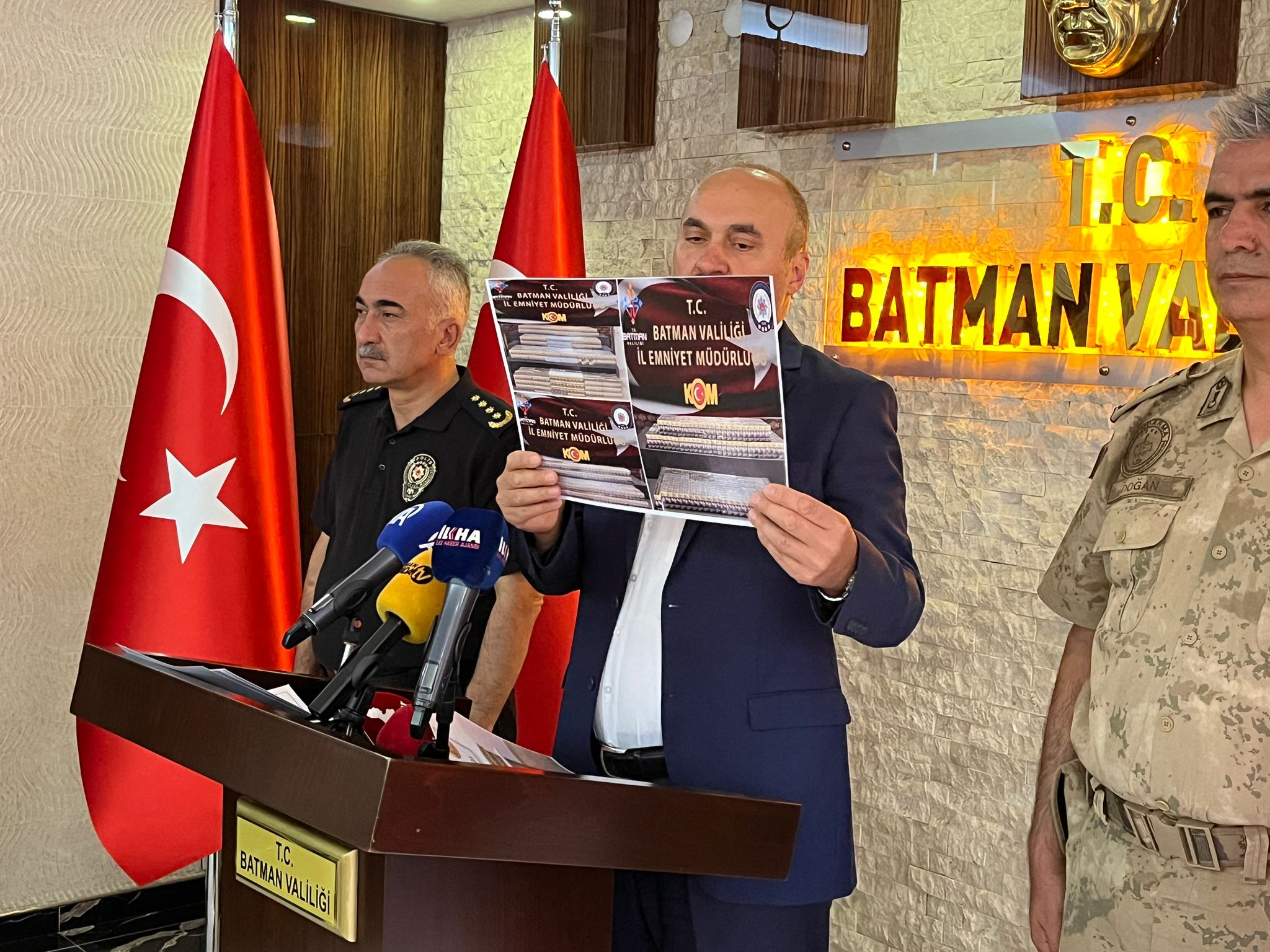 80A5184B 9000 41E4 A214 B618253789D2