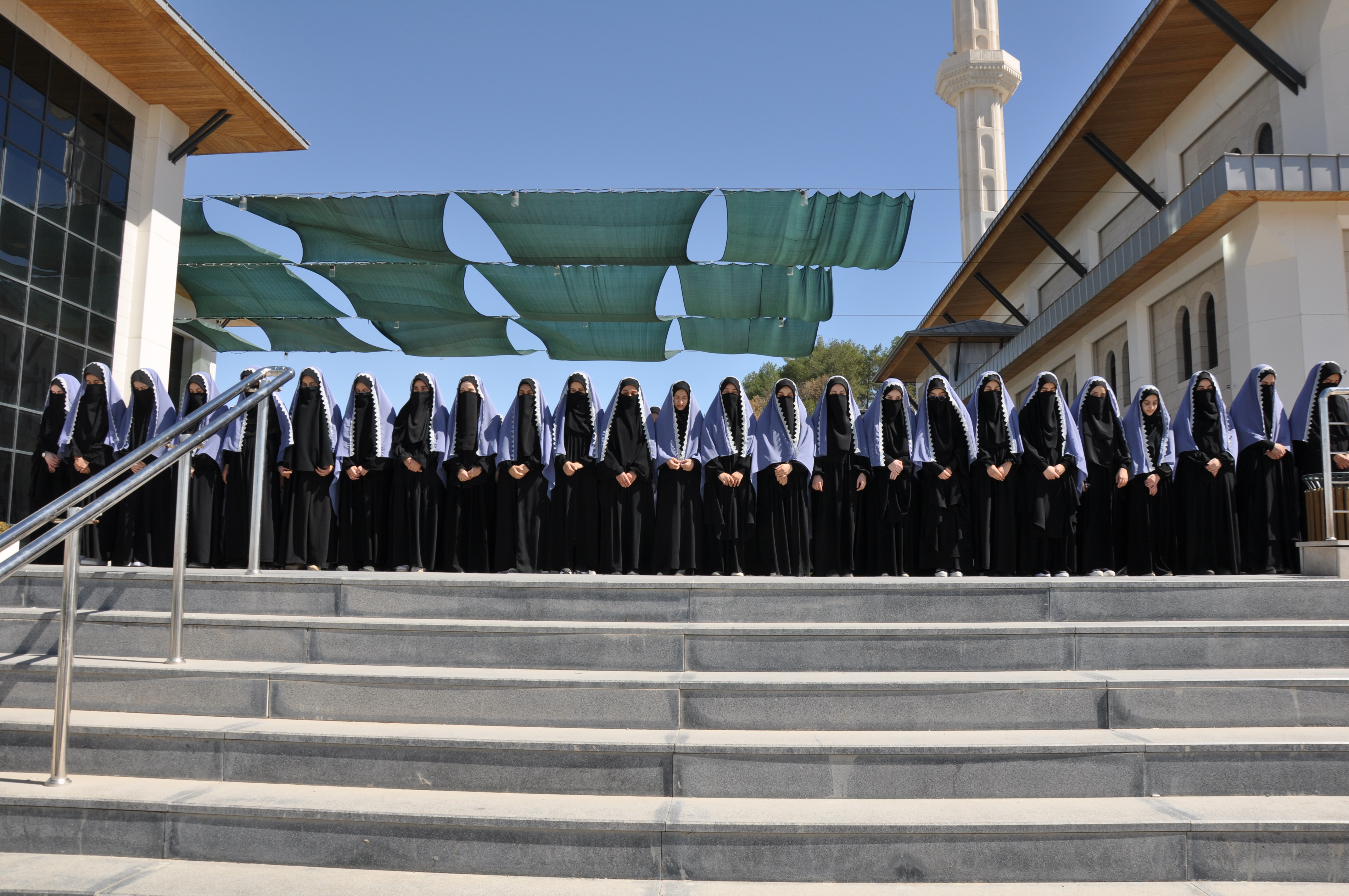 Batman’da Eğitimlerini Tamamlayan 60 Hafize Taç Giydi (1)