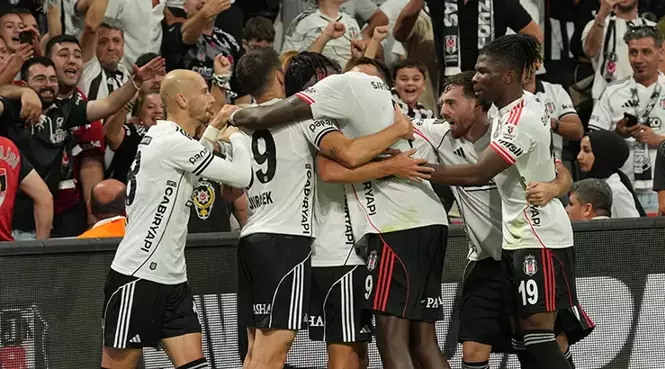 Beşiktaş – Başakşehir Maçından Önemli Dakikalar! Beşiktaş 10 Kişi Oynadı-1